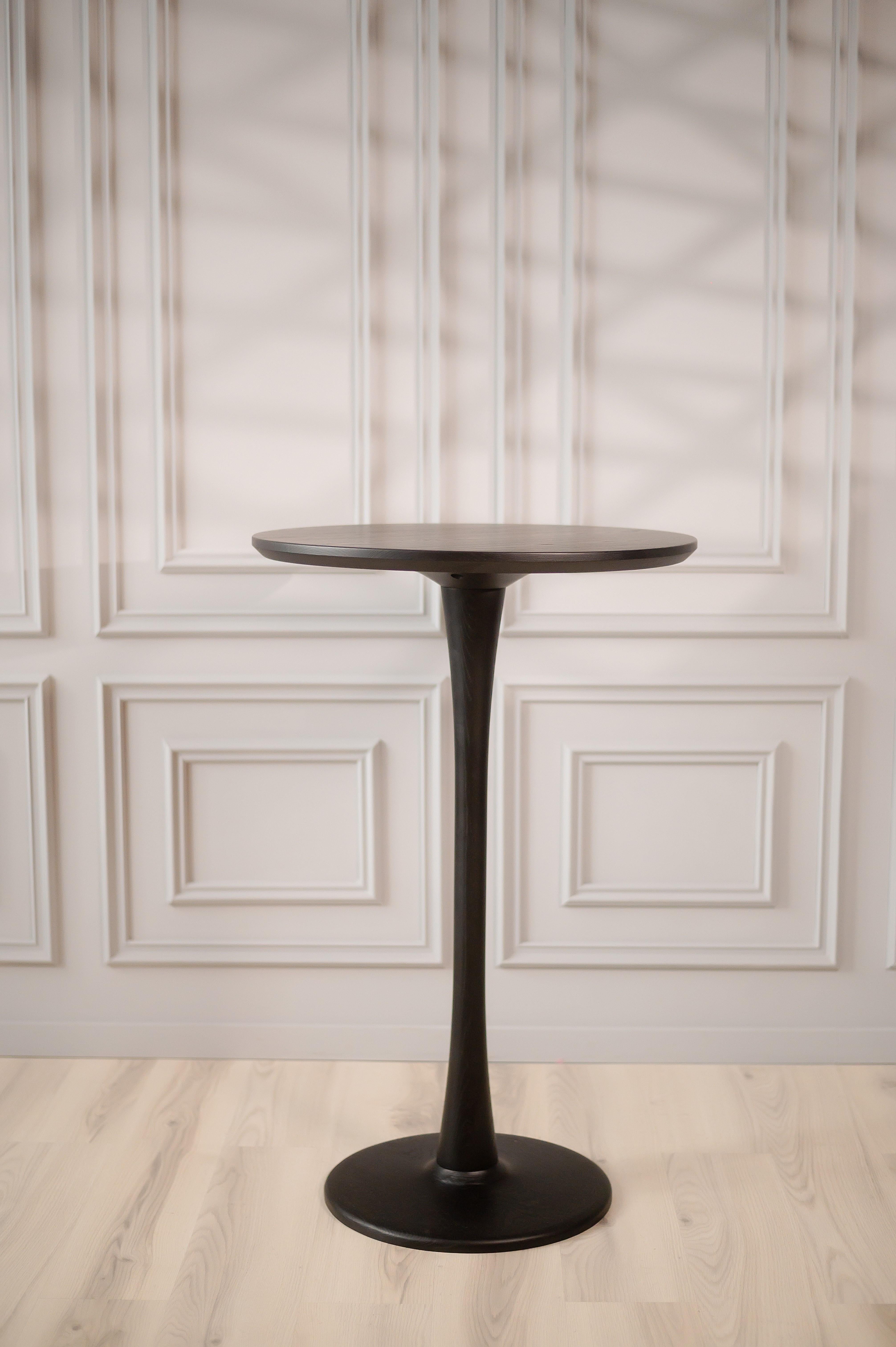 Nolan Black Ash Solid Wood Modern High Bar Table (table de bar haute) en vente 1