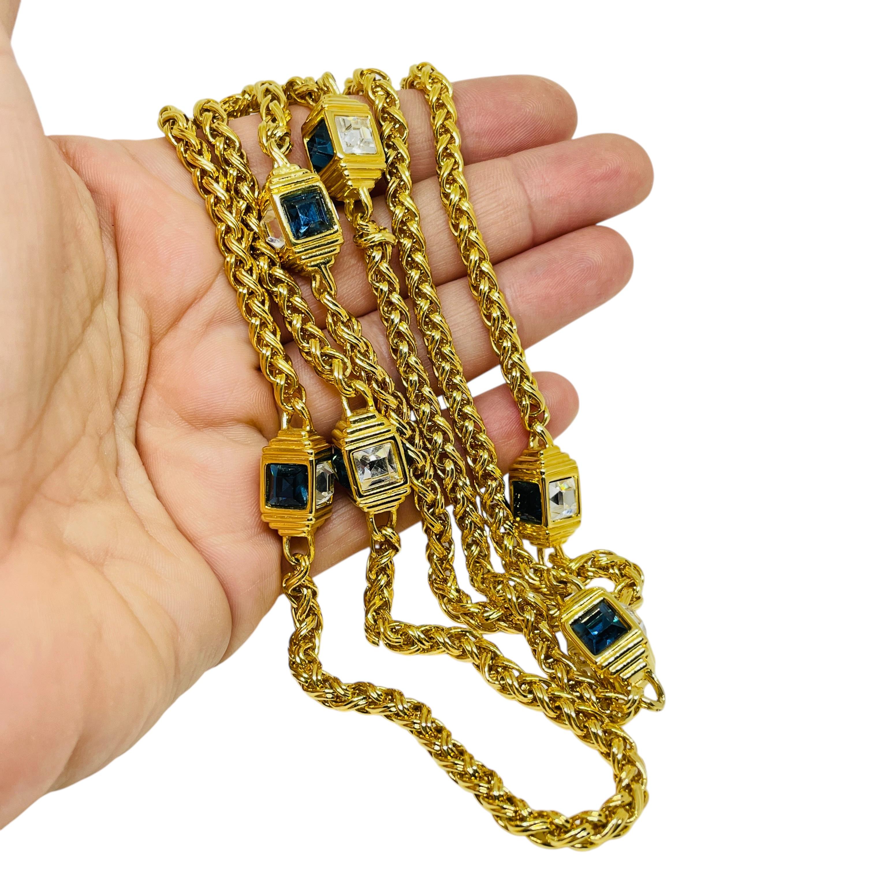 Nolan Miller, collana con catena firmata, placcata in oro e con cristalli blu zaffiro in vendita 1