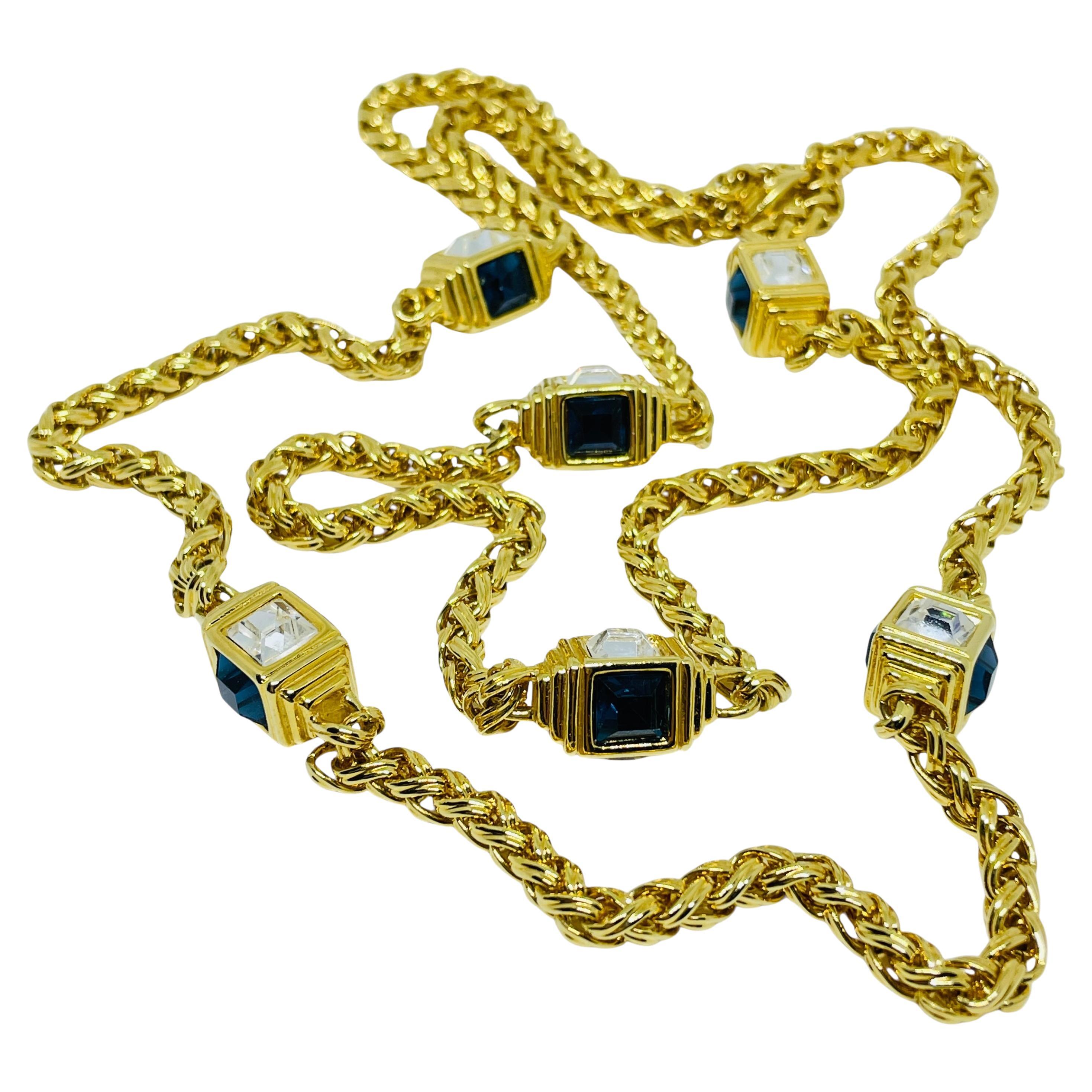 Nolan Miller, collana con catena firmata, placcata in oro e con cristalli blu zaffiro in vendita