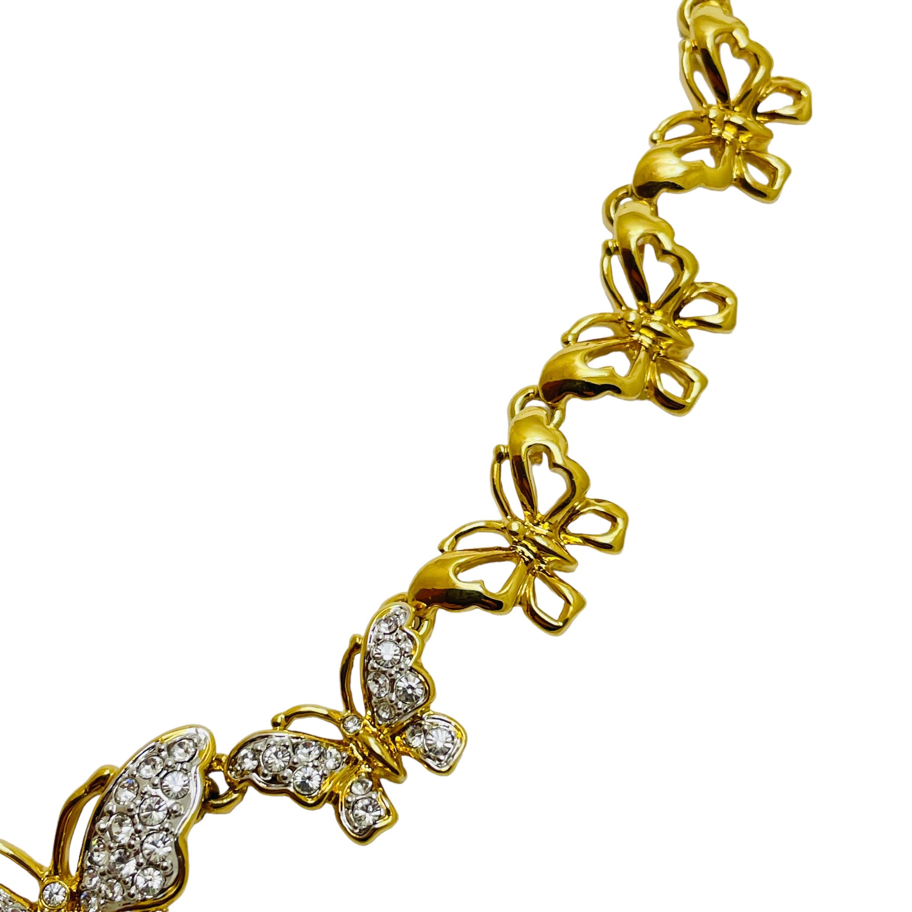 Collier design papillon signé NOLAN MILLER, plaqué or, saphirs et cristaux Pour femmes en vente