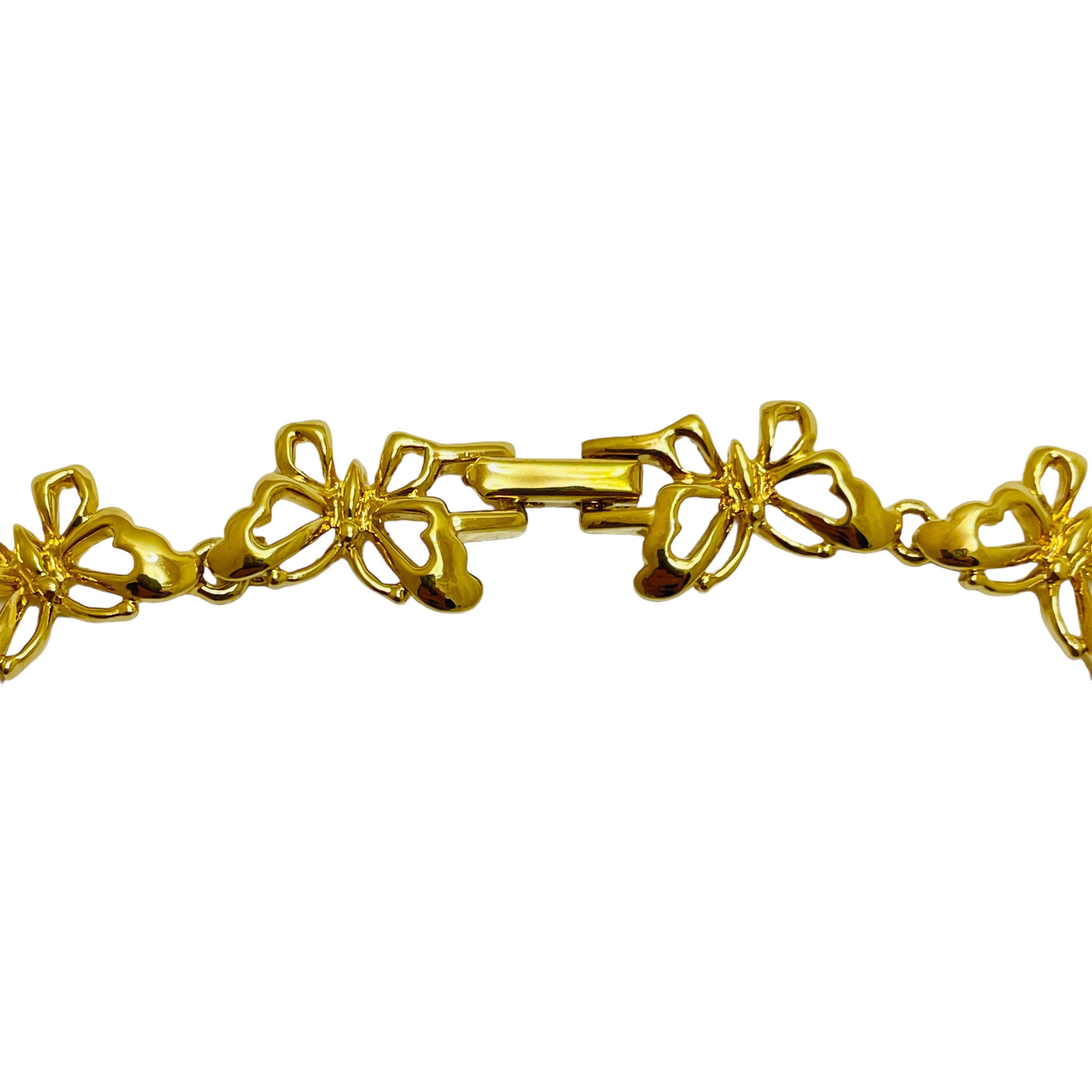 Collier design papillon signé NOLAN MILLER, plaqué or, saphirs et cristaux en vente 1
