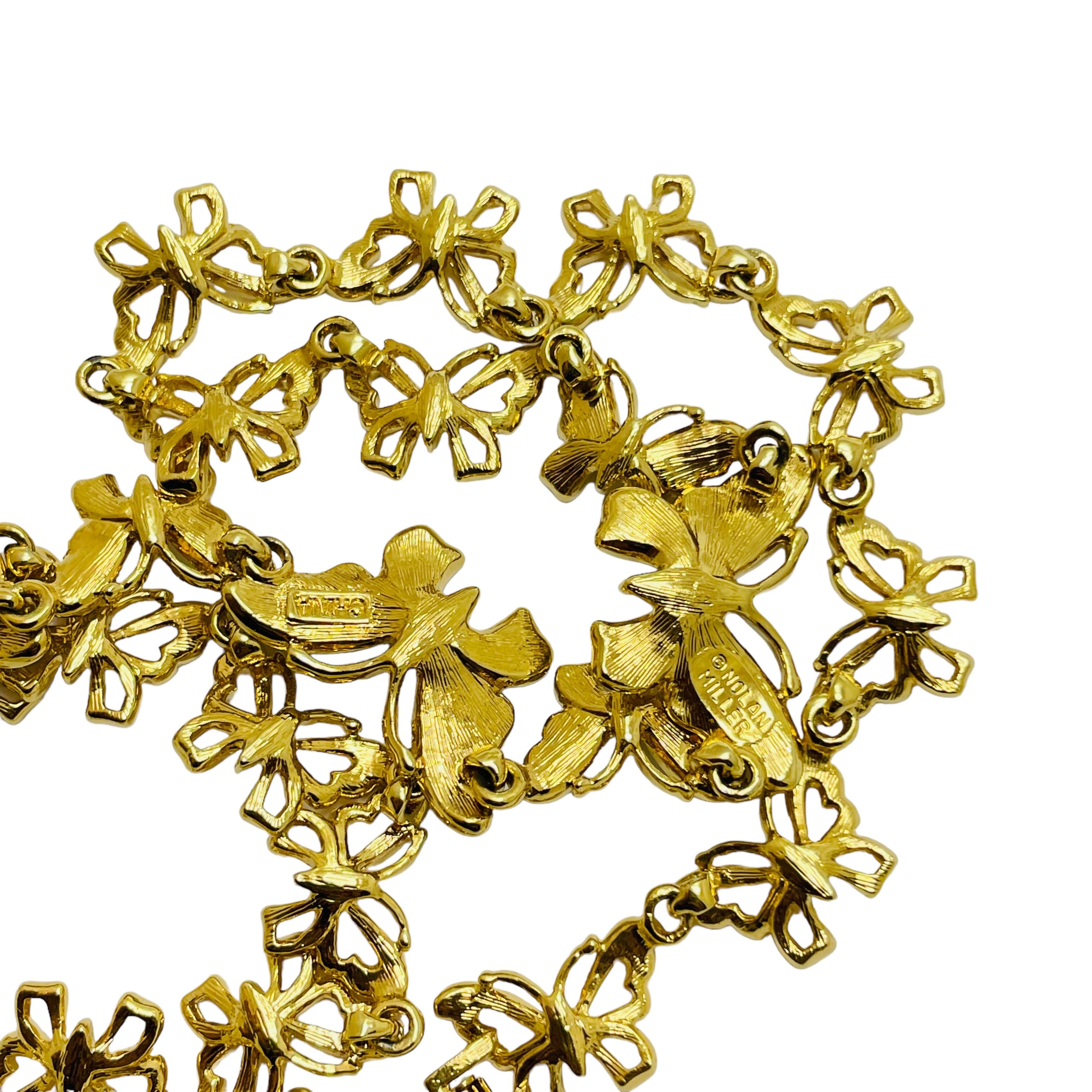 Collier design papillon signé NOLAN MILLER, plaqué or, saphirs et cristaux en vente 2