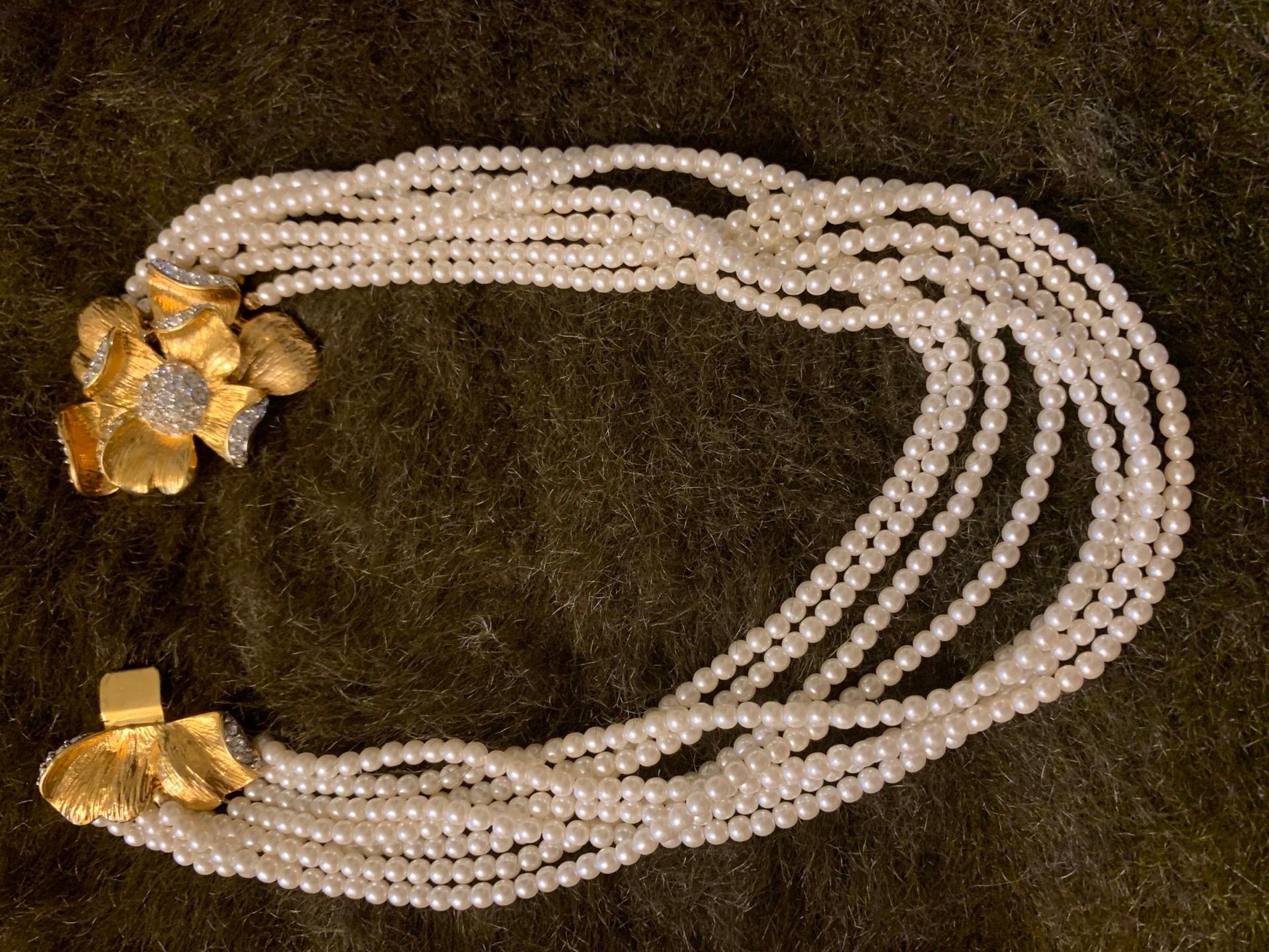 Nolan Miller Srands of Faux Pearls w/ Gold Plated and Rhinestone Flower NWB In Excellent Condition In Palm Springs, CA