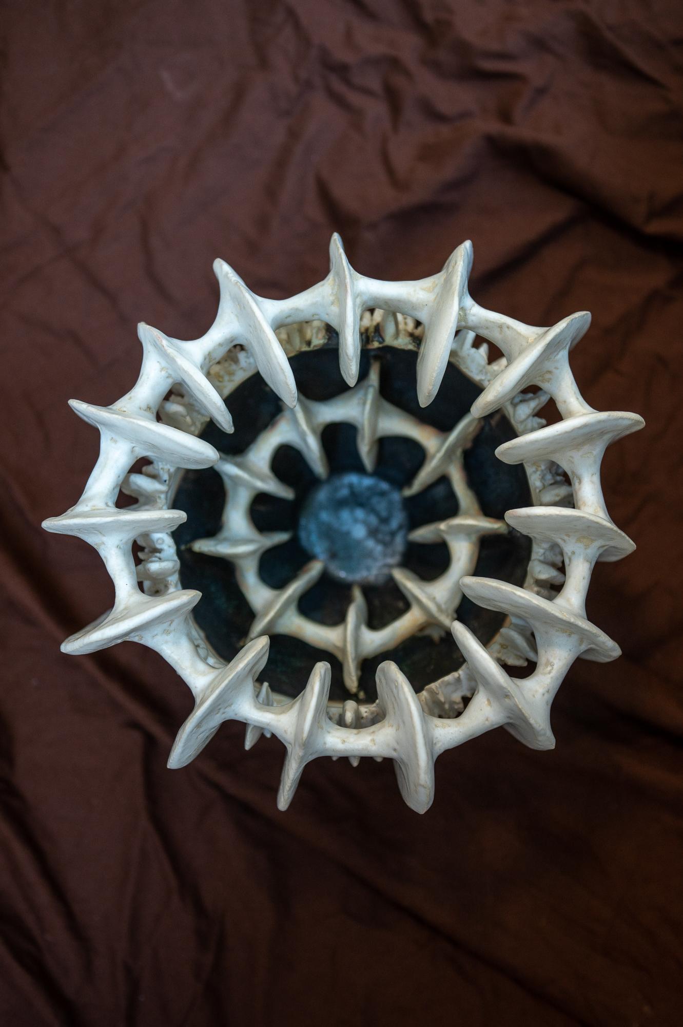 Moderno Vaso Nolia in gres con smaltatura bianca opaca di Kallia Panopoulou in vendita