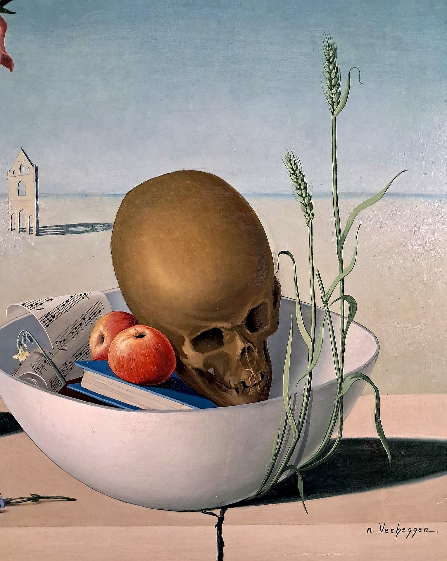 Vanity - Large Mid 20th Century Modern Belgian Surrealist Still Life Painting For Sale 2