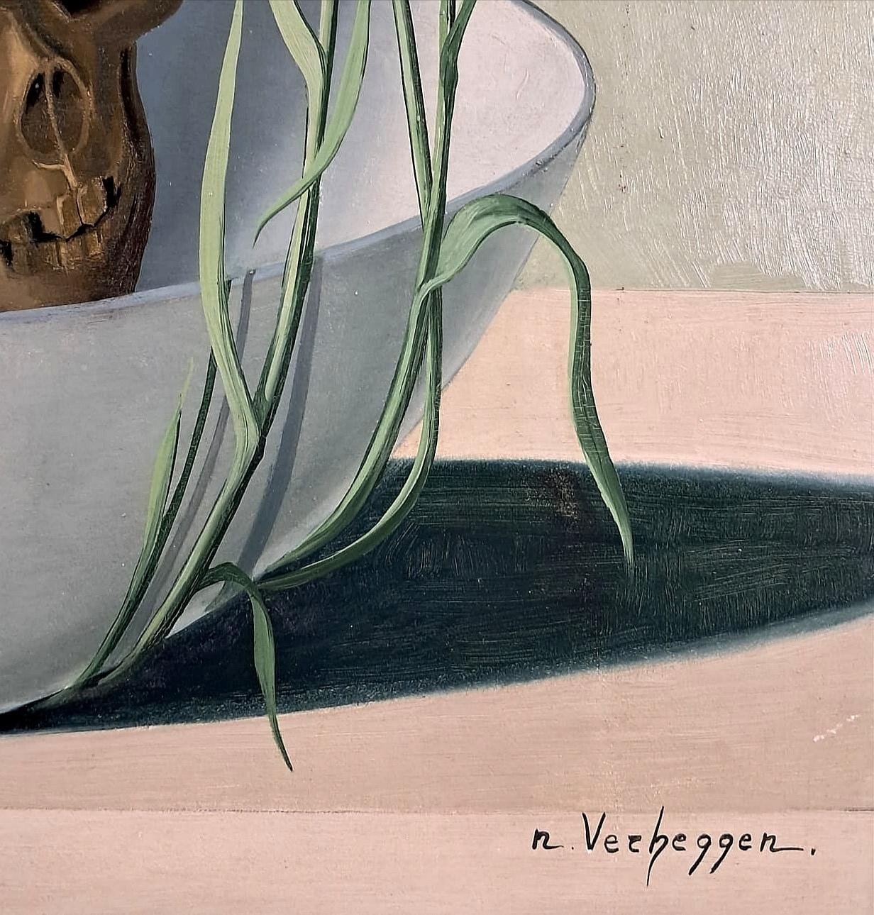 Vanity - Large Mid 20th Century Modern Belgian Surrealist Still Life Painting For Sale 4