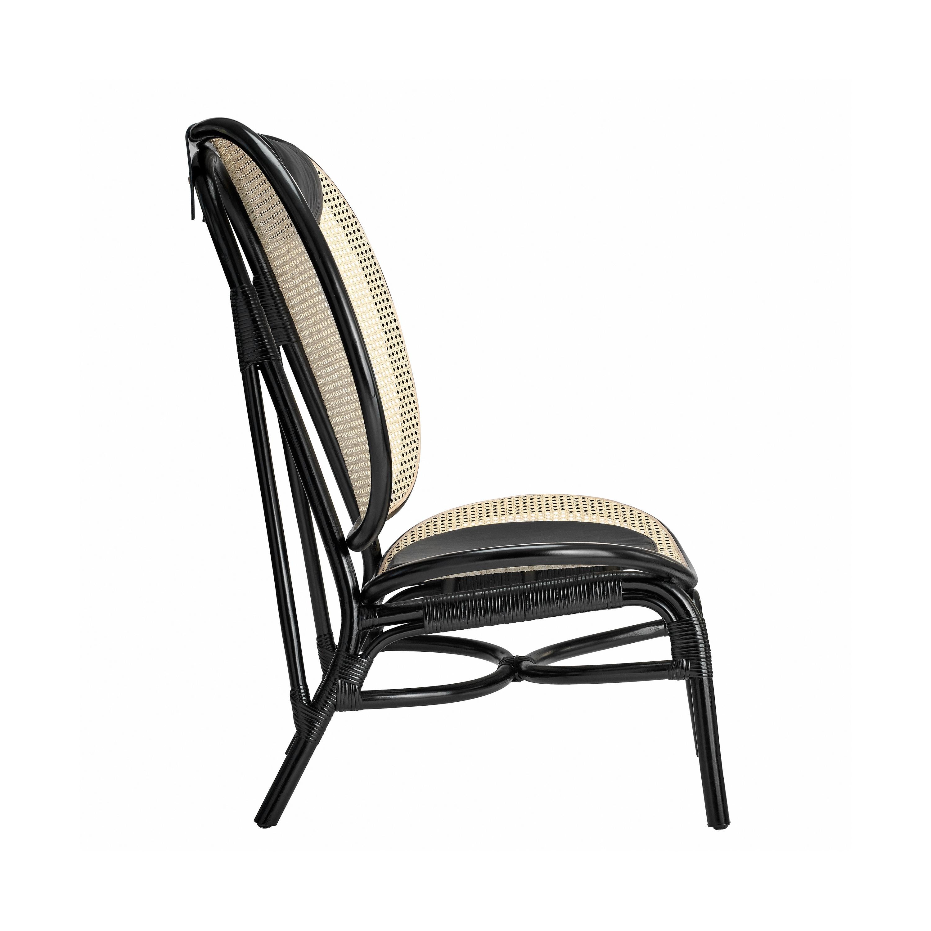 Nomad Niedriger Stuhl mit schwarzem Rahmen von NORR11 (Postmoderne) im Angebot