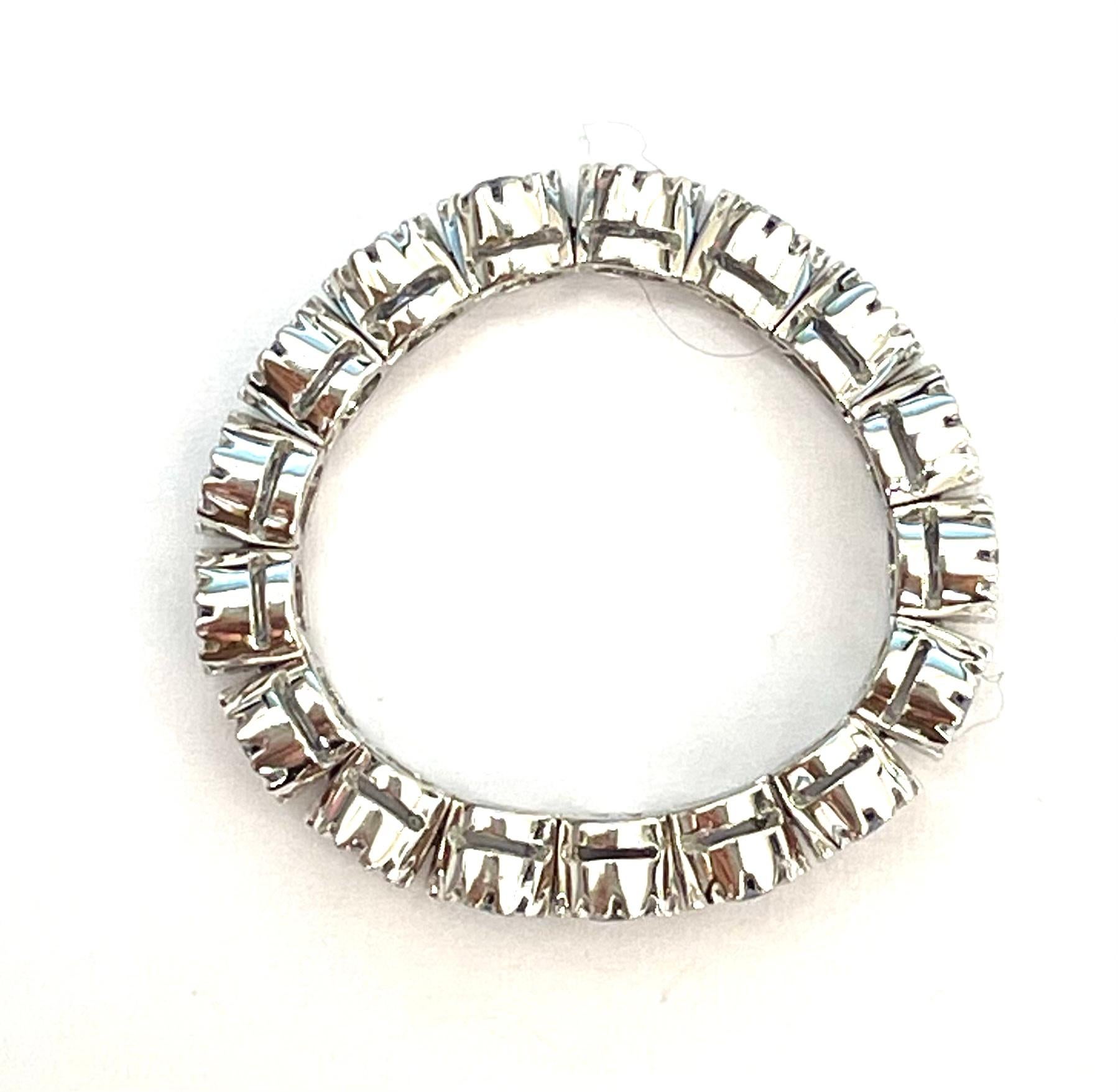 Bague en or blanc 18 carats avec saphir bleu Neuf - En vente à Milano, Lombardia