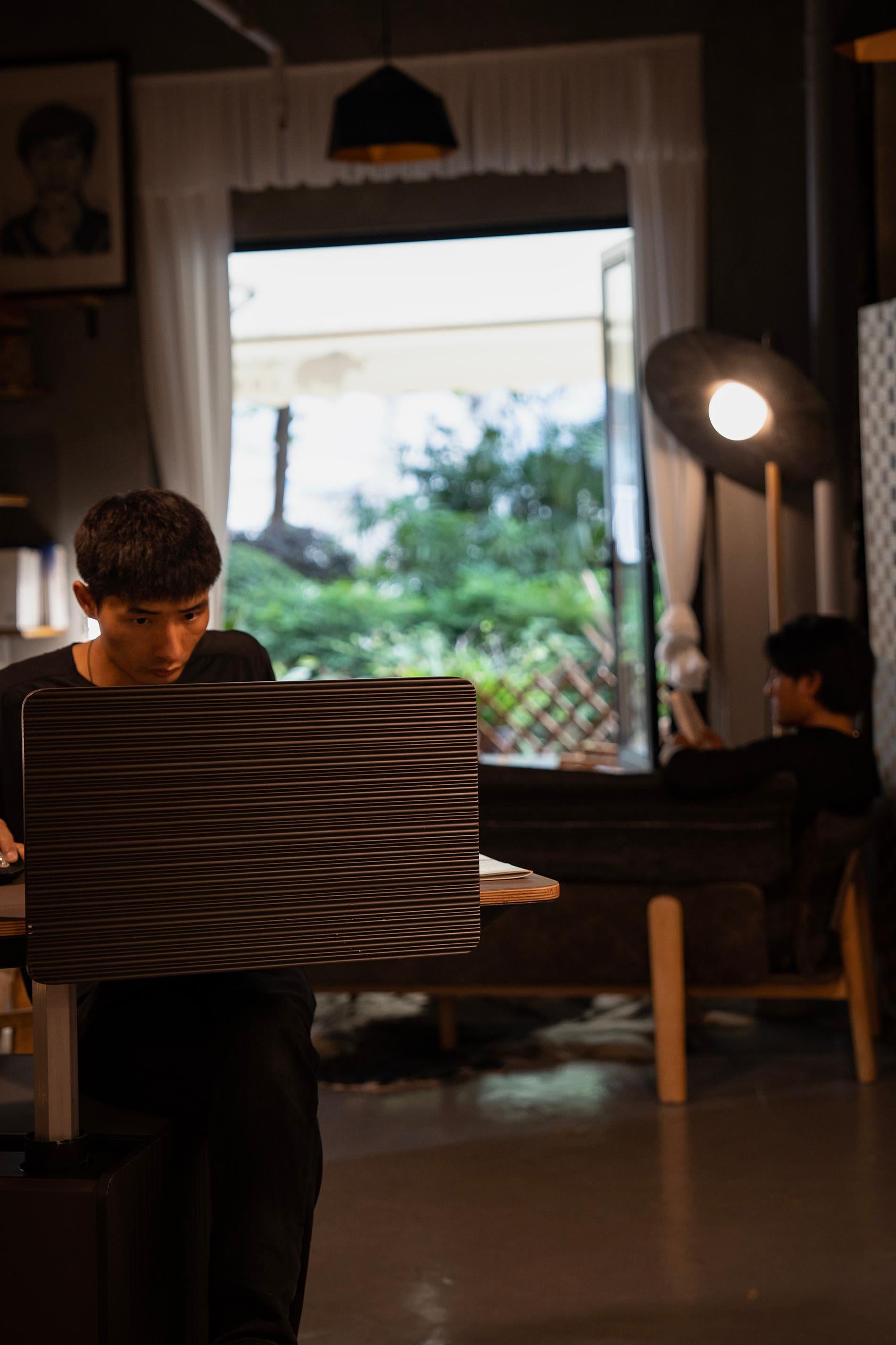 Fait main Lampe Nomad Drumroll en cuir de yak - KVN x Matsu Nomadic Series by Joeri Reynaert en vente