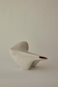 Vase Nomad I:02 en grès blanc et émail rose par Sofia Karnukaeva