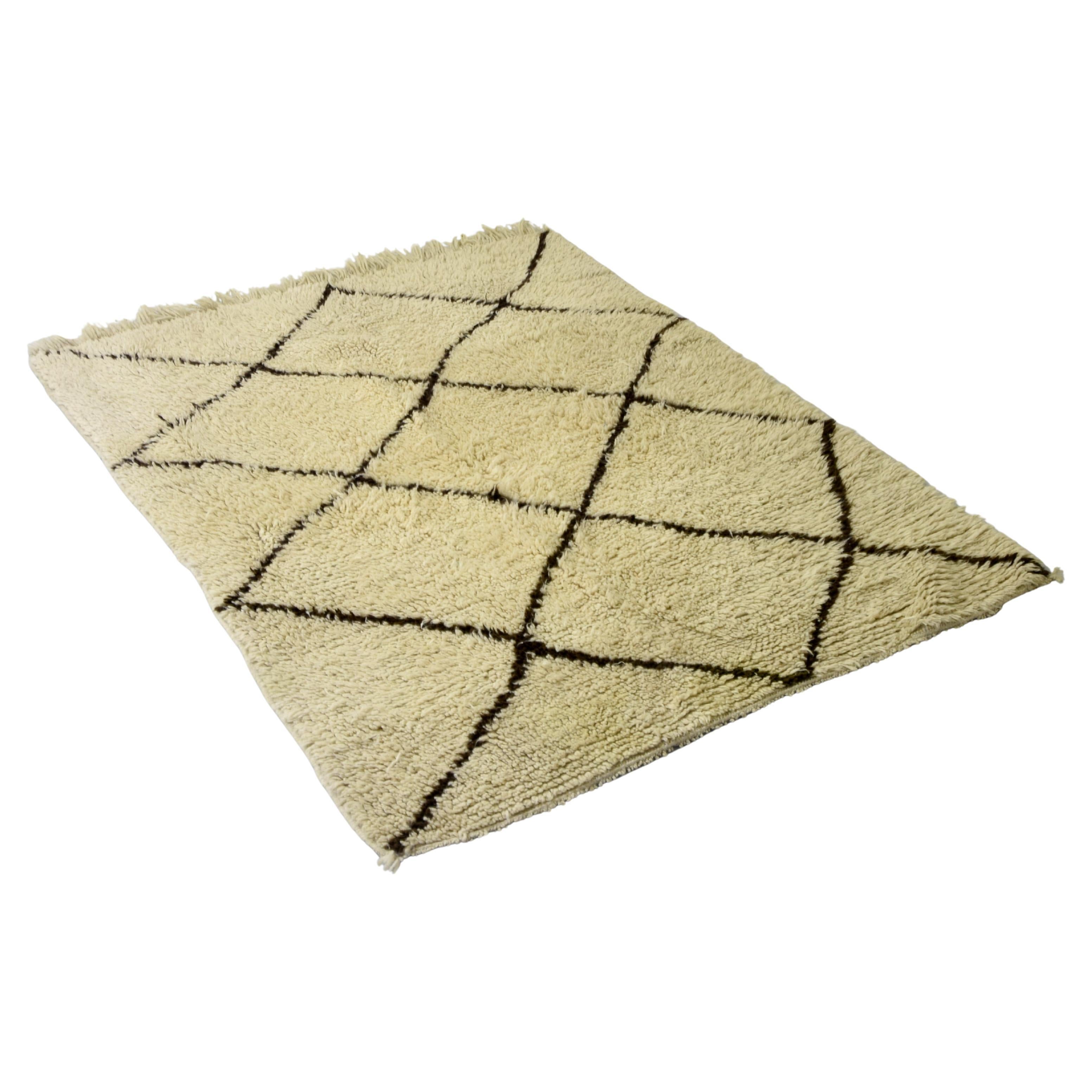 Nomadic berber carpet 1970 in vendita