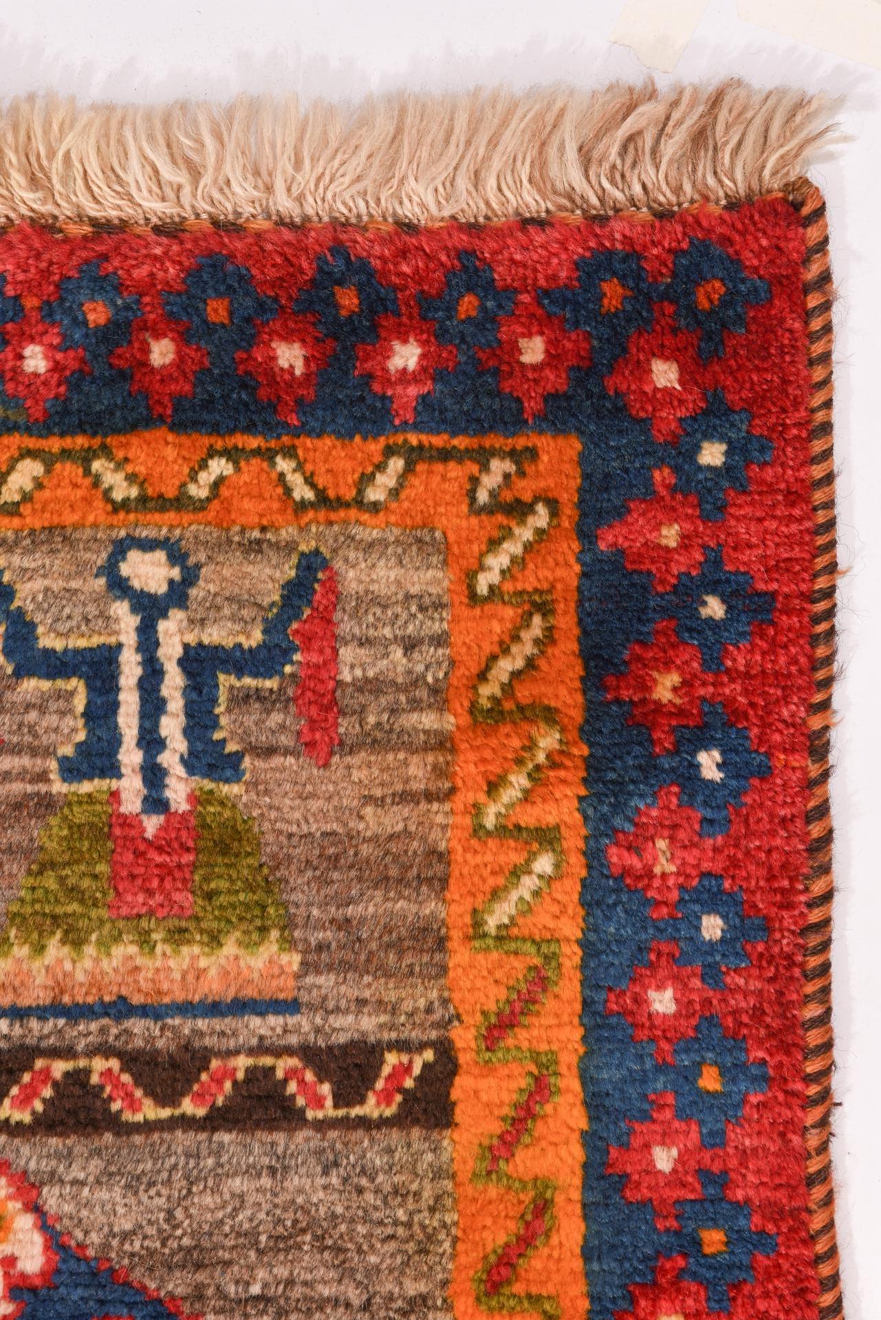 Nomadic Carpet with Dancing Women In Excellent Condition For Sale In Alessandria, Piemonte