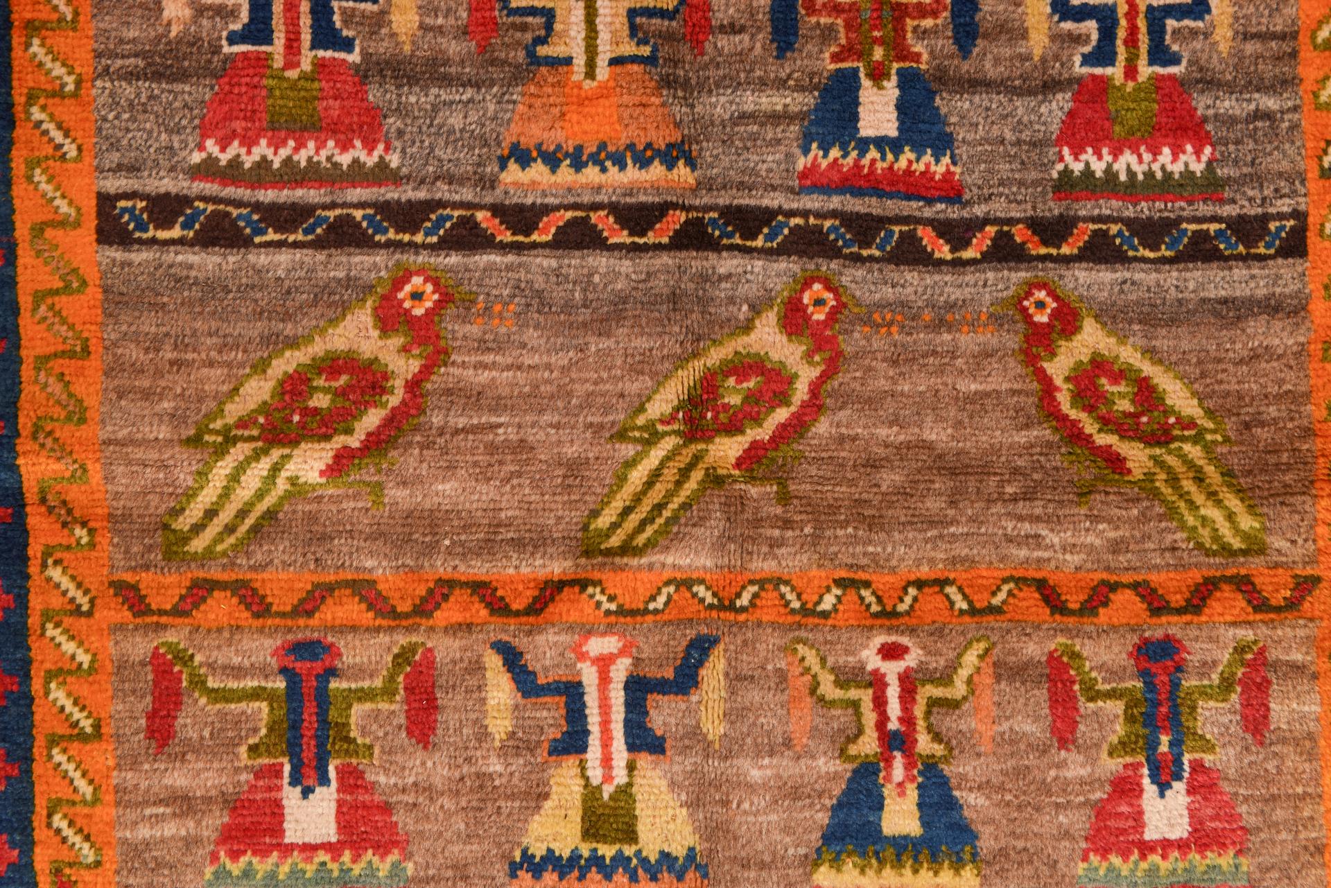 Nomaden-Teppich mit tanzenden Frauen (Wolle) im Angebot