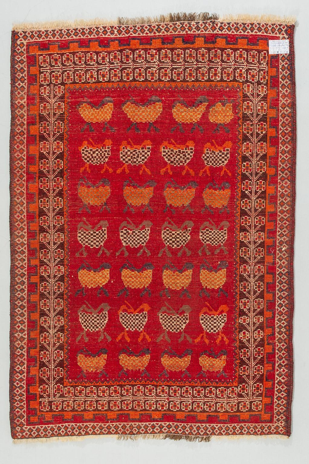 This carpet is a wonderful nomadic product from the Kurdish mountains.
Bright red in color and a rich design: probably open pomegranates, a symbol of fertility, therefore a gift for the newlyweds.
To use and admire !