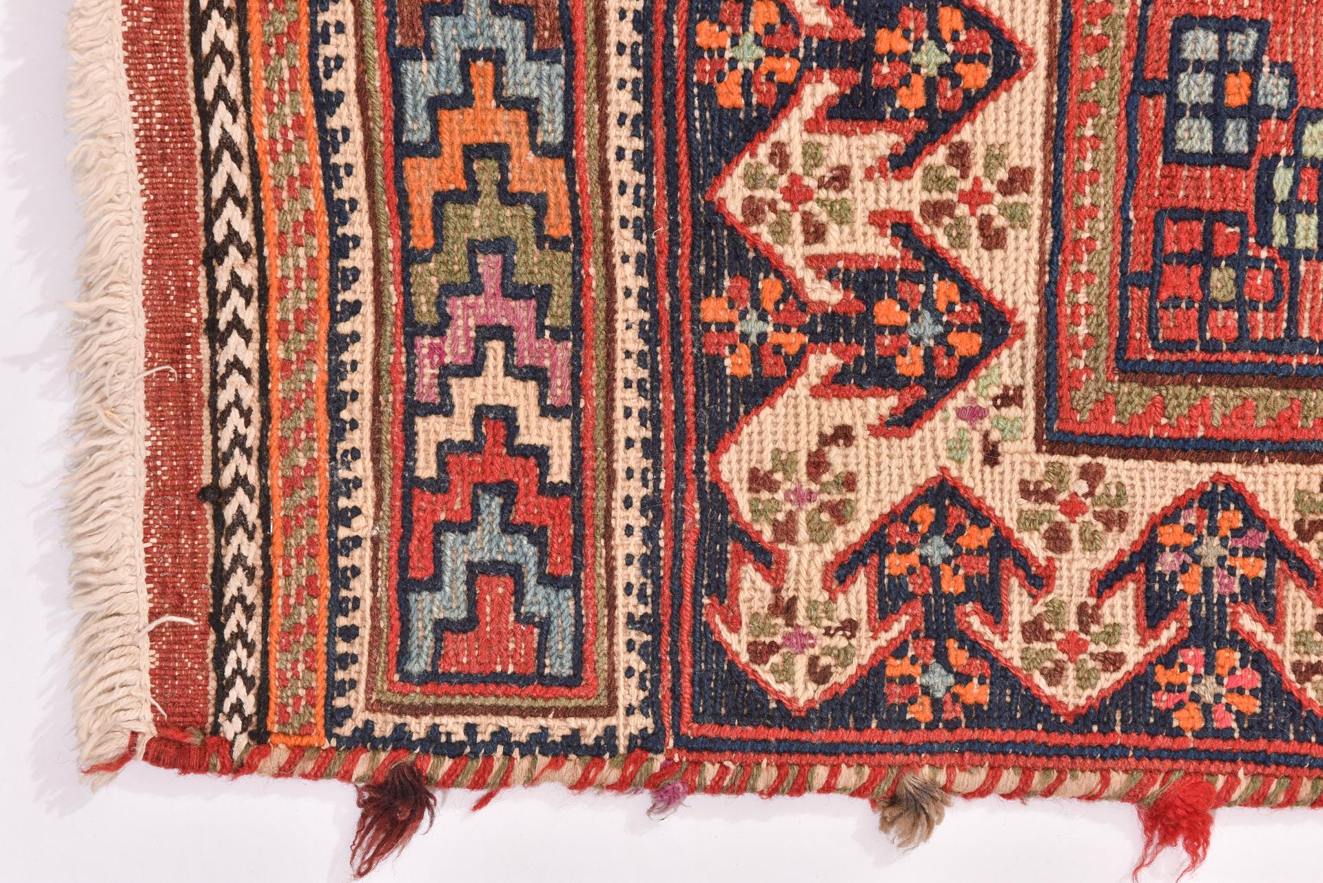 Nomadenischer kleiner Teppich (Zentralasiatisch) im Angebot
