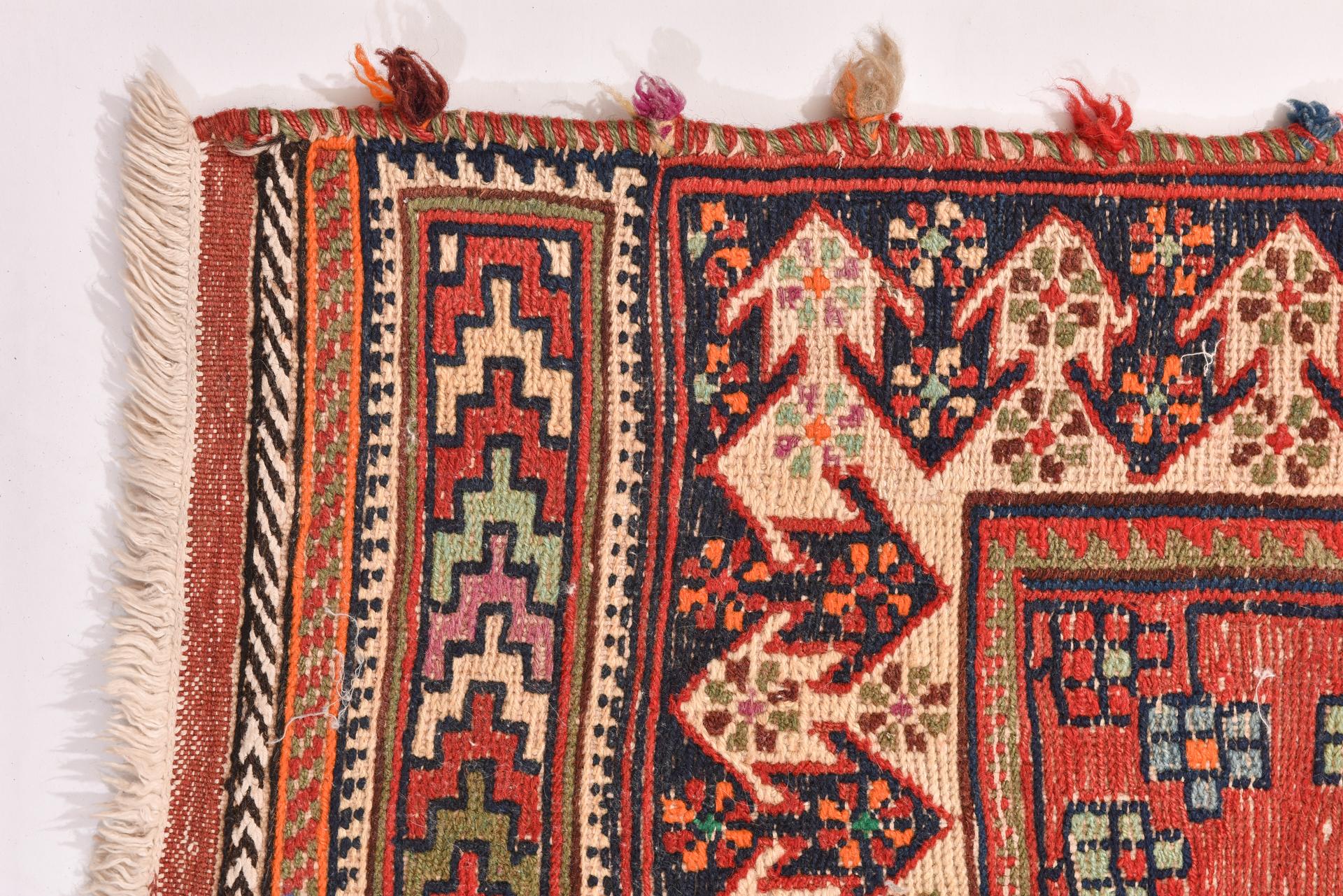 Nomadenischer kleiner Teppich (Handgewebt) im Angebot