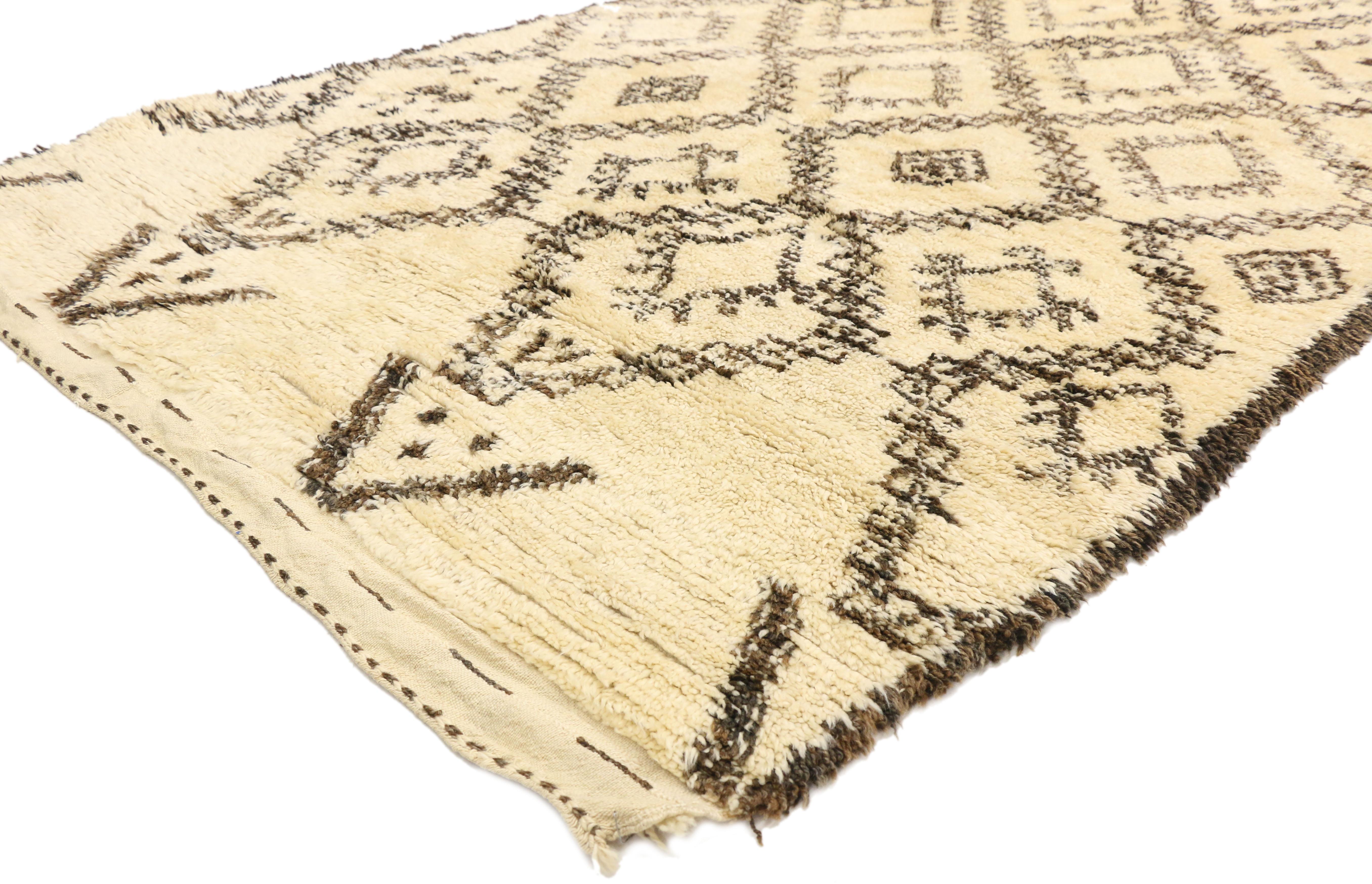 20773 Nomadic Modern Beni Ourain Moroccan Rug with Mid-Century Modern Tribal Style, Beni Ouarain Rug 05'08 x 09'08. This hand-knotted wool Beni Ourain Moroccan rug features a lozenge trellis pattern on a neutral background. Bold, thick lines