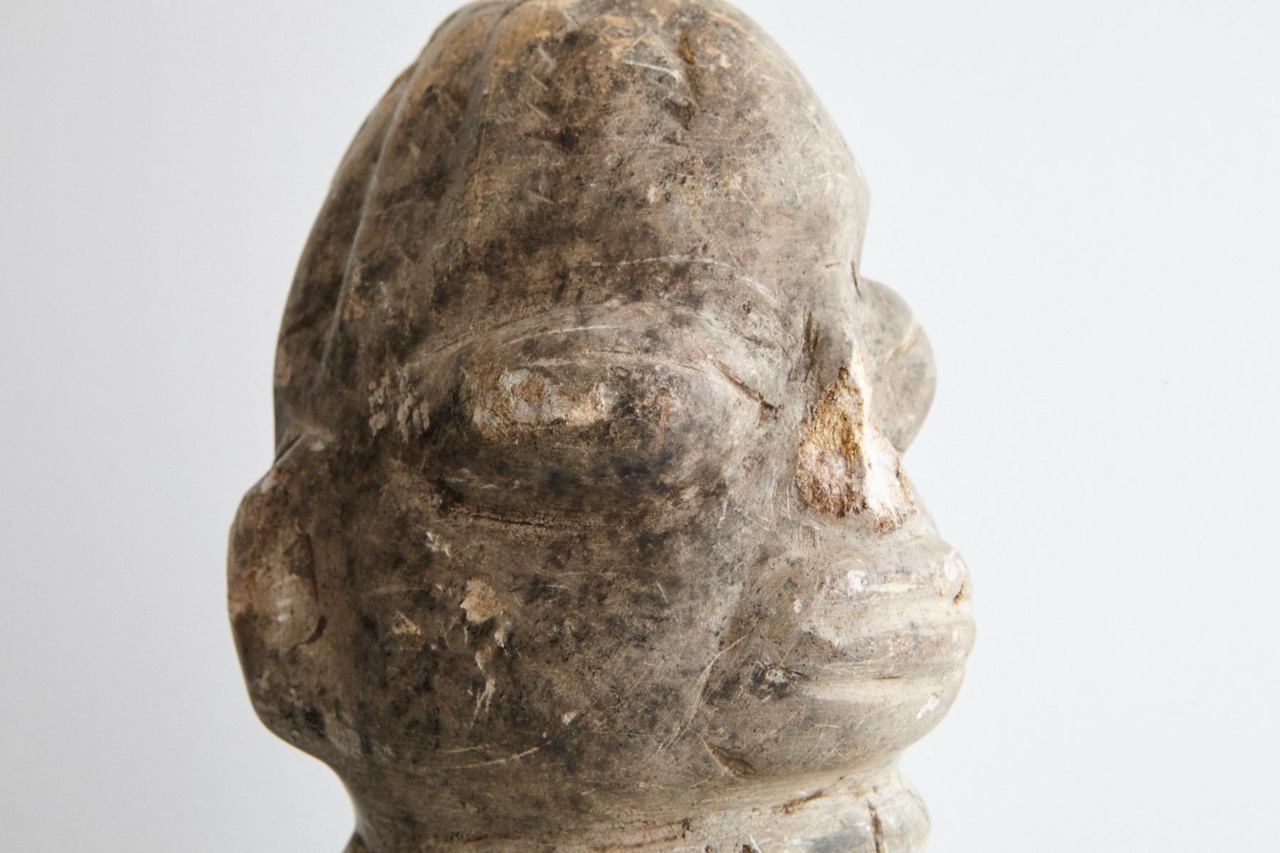 Nomoli - Figurine en pierre sculptée, peuple Kissi, Sierra Leone, XIXe siècle en vente 5