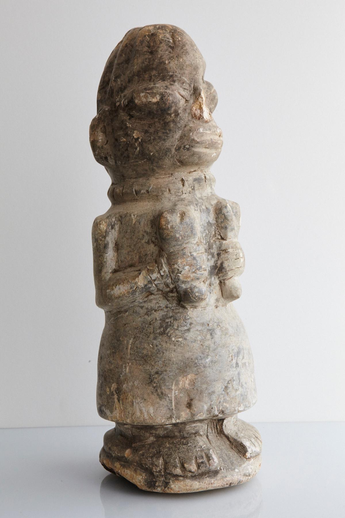 Nomoli - Figurine en pierre sculptée, peuple Kissi, Sierra Leone, XIXe siècle en vente 7