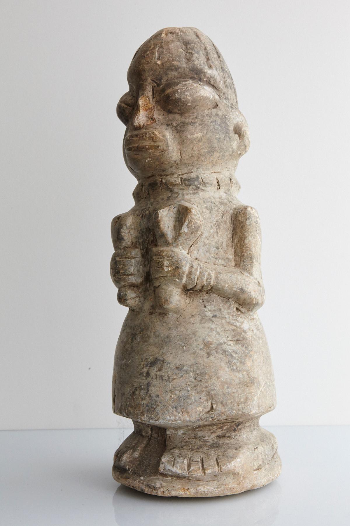 Nomoli - Carved Stone Figurine, Kissi People, Sierra Leone, 19th Century For Sale 2