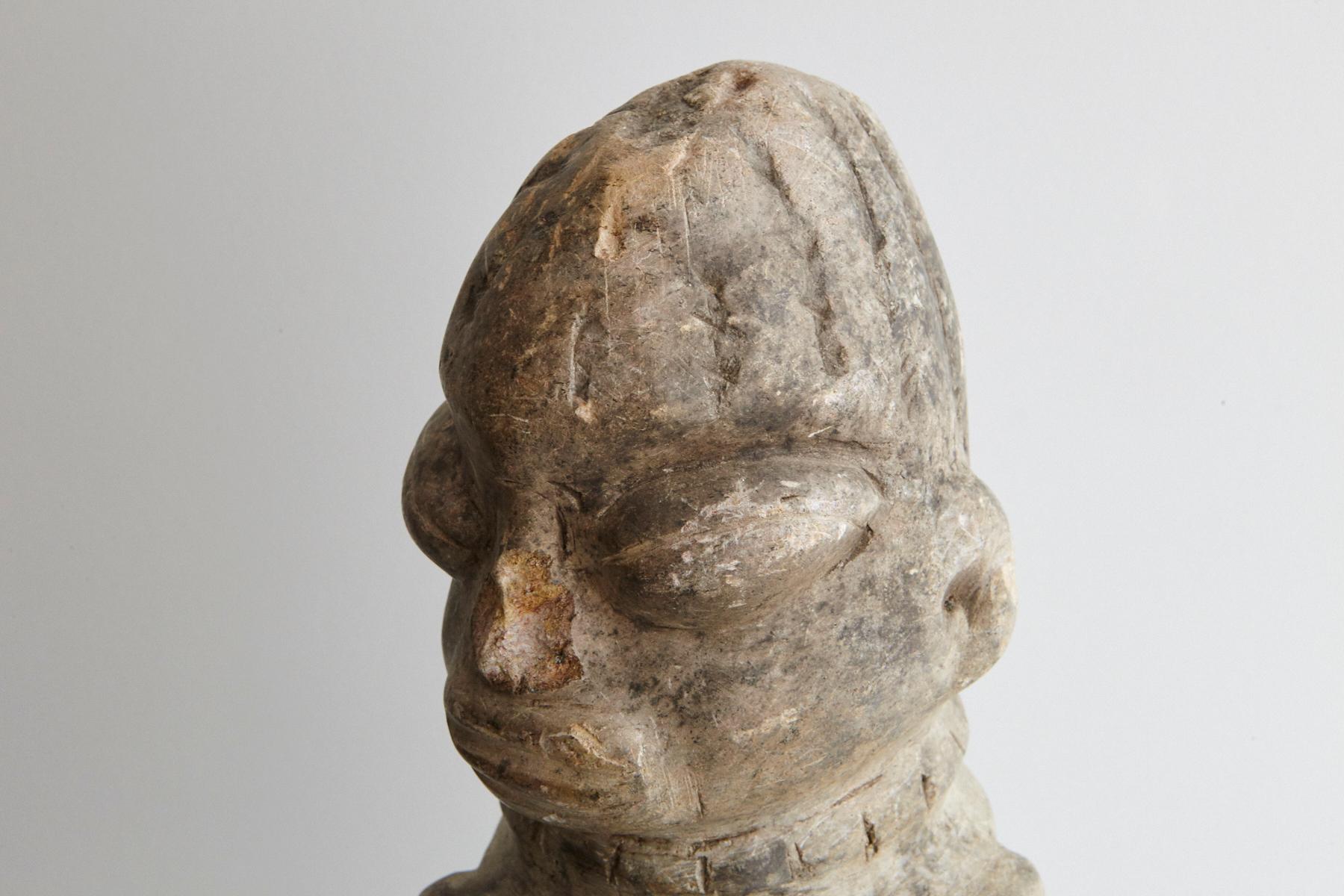 Nomoli - Figurine en pierre sculptée, peuple Kissi, Sierra Leone, XIXe siècle en vente 2