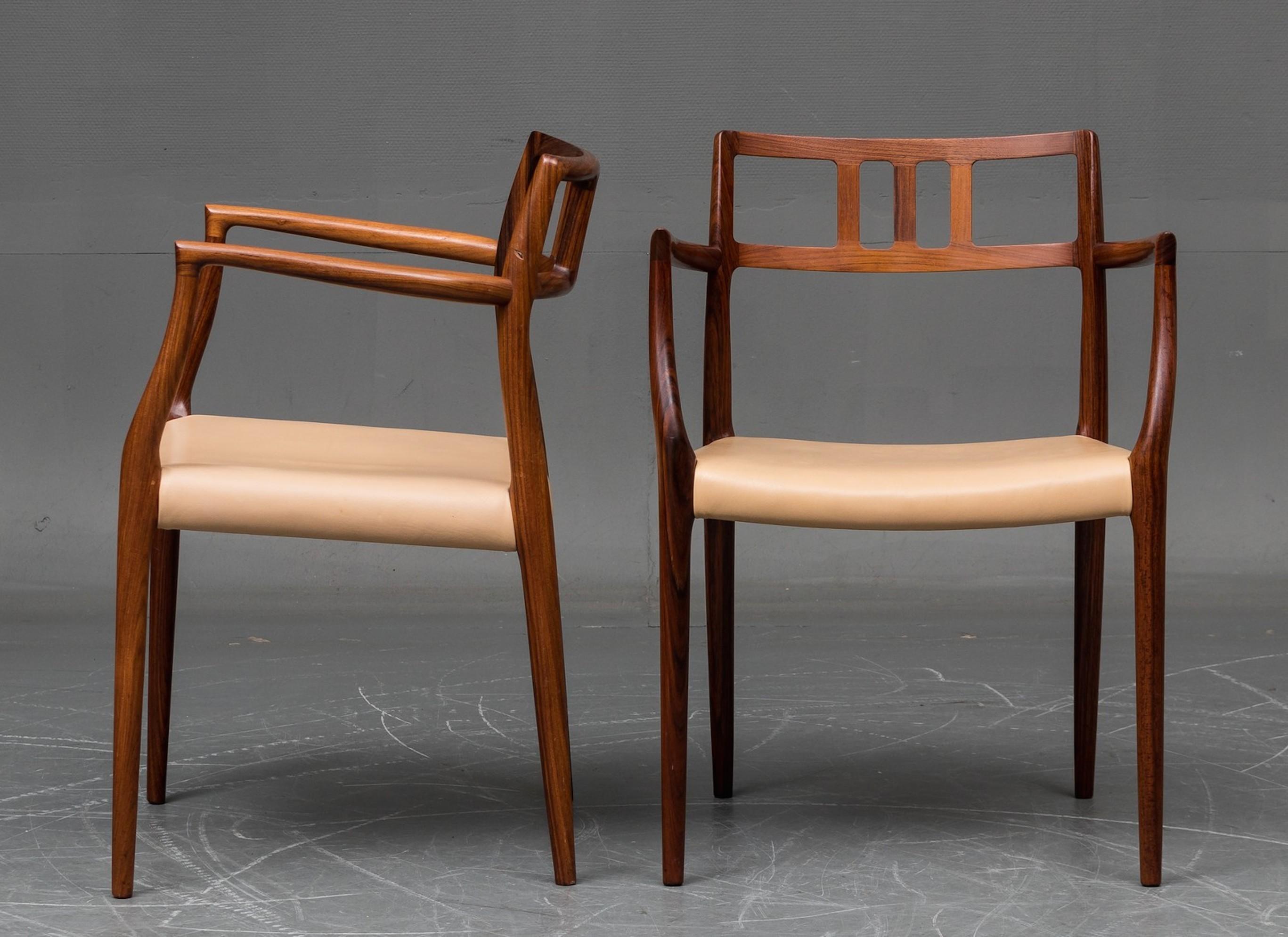 Paire de chaises longues en bois de rose N.O.Moller, modèle 64 Bon état - En vente à Madrid, ES