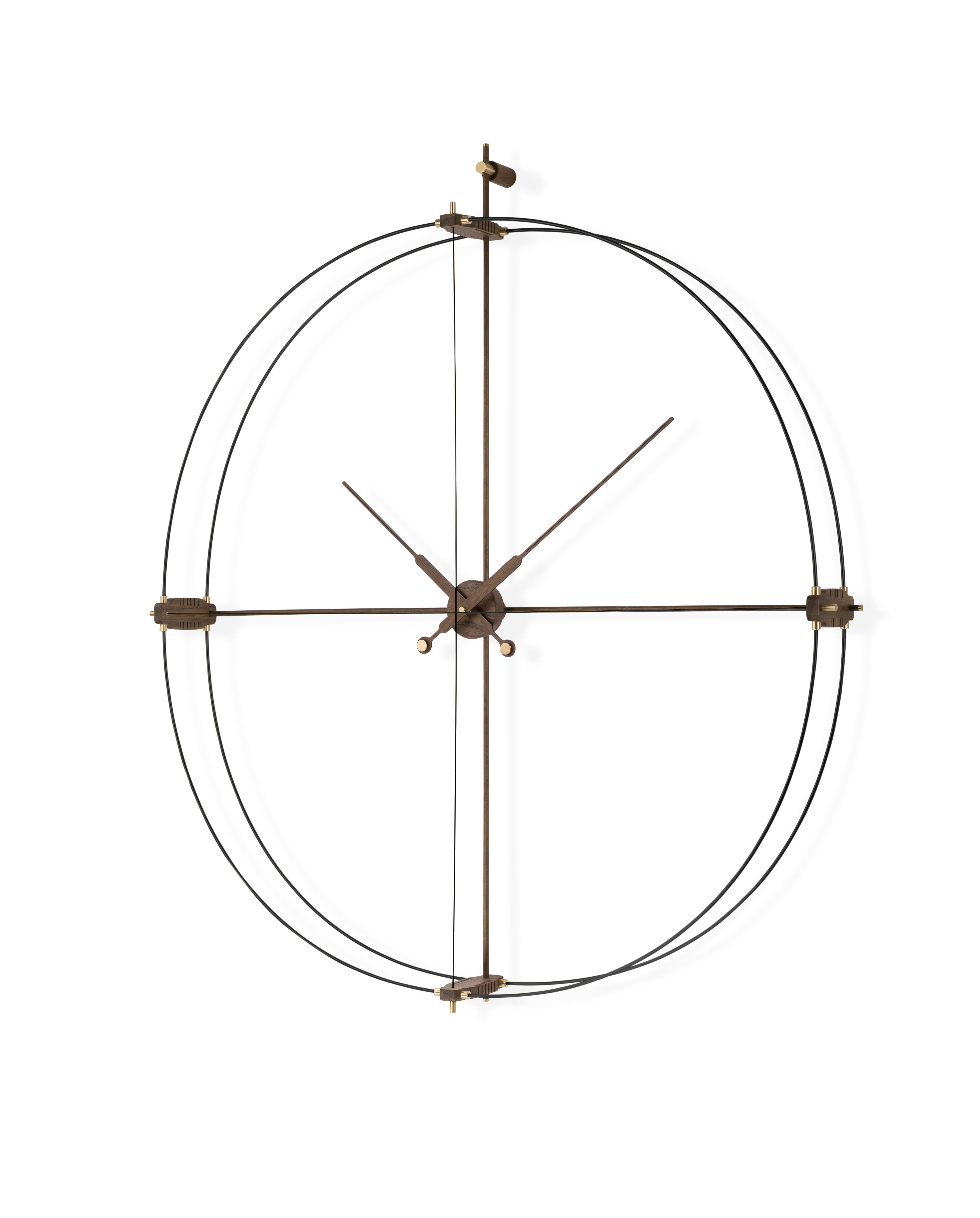 
We present the brand’s most spectacular clock in its premium version. A unique piece due to its large dimensions and delicate details.


Rings in brass finish, hands and central box in walnut wood.
Rings in black fiberglass, hands and central