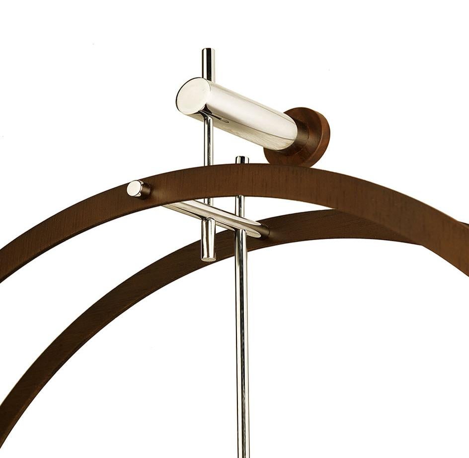 Ø43cm clock with hands and rings made of polished steel or calabo wood.
Rings and hands in calabo wood;
central box and details in polished brass.

Available in Chrome, Brass and Dark Brown.