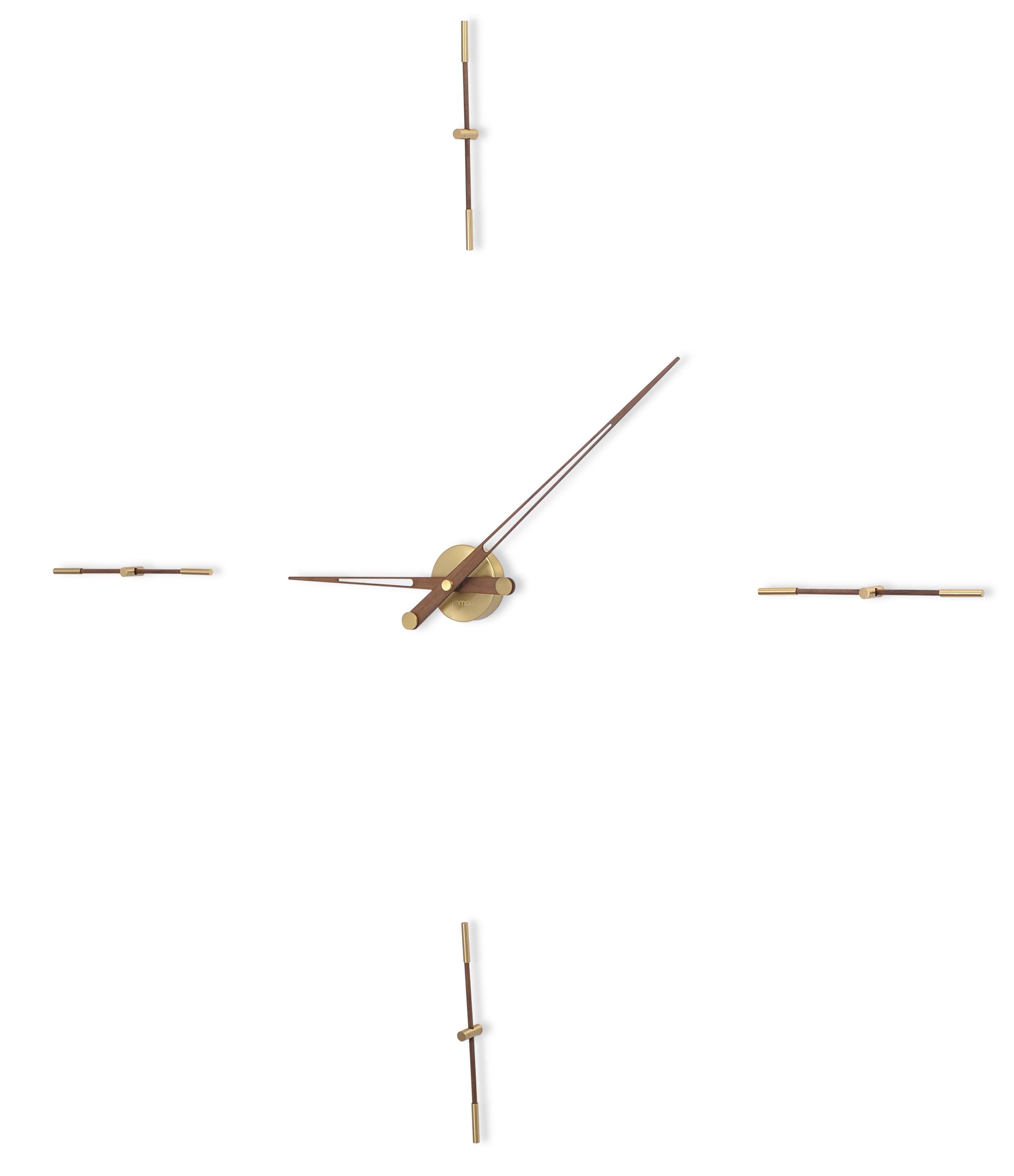 Impossible not to stop to admire it. Impossible not to observe every detail of its configuration.

It is the Nomon Merlin 4 T Clock available in our online store with all the features that make it a very special wall clock. It is minimalism in its