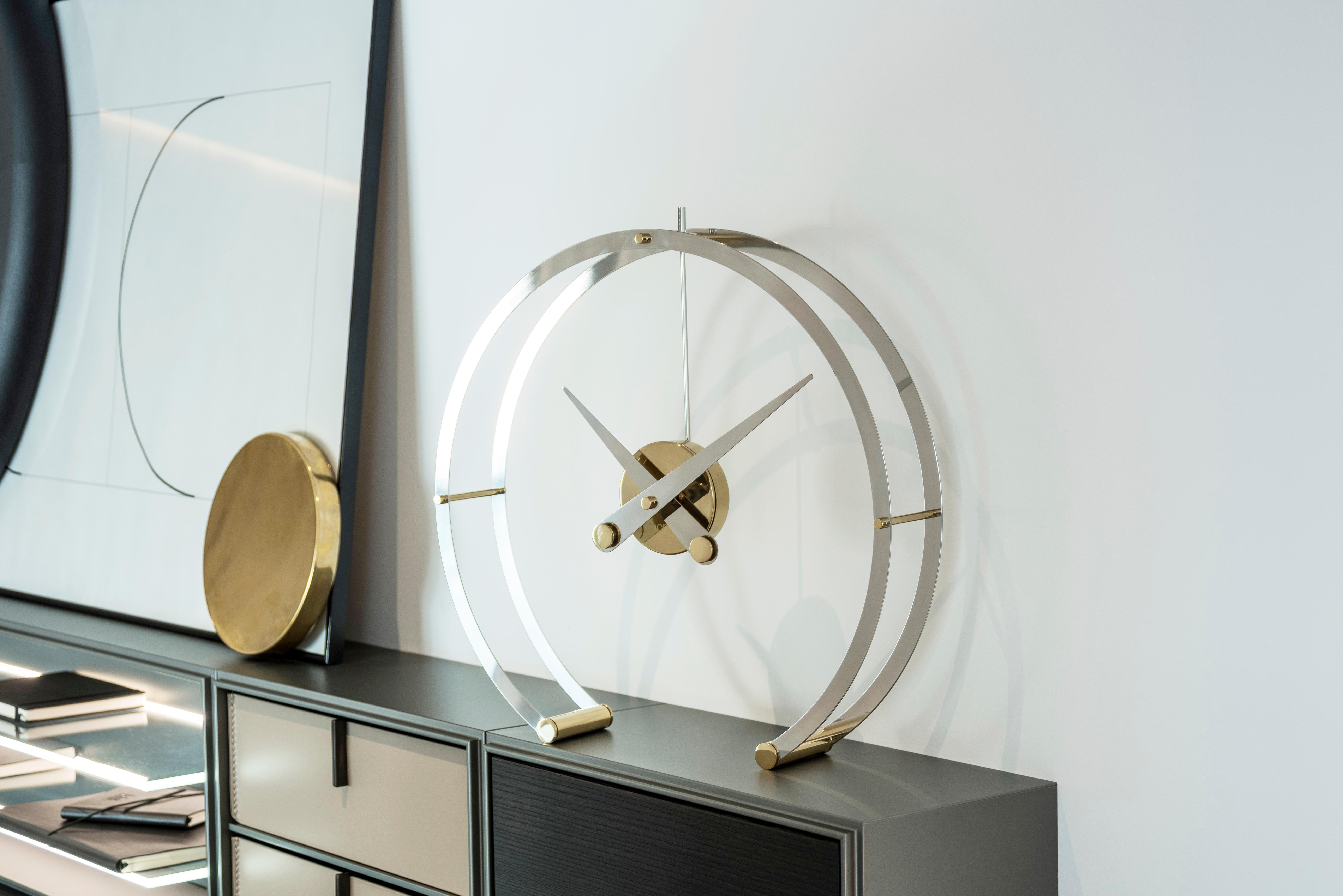 Reinventing with its structures Nomon brings you a clock from the desktop collection with an innovative and elegant design.

The Omega I Clock impresses by keeping a clock suspended in the air while losing its depth by removing unnecessary items
