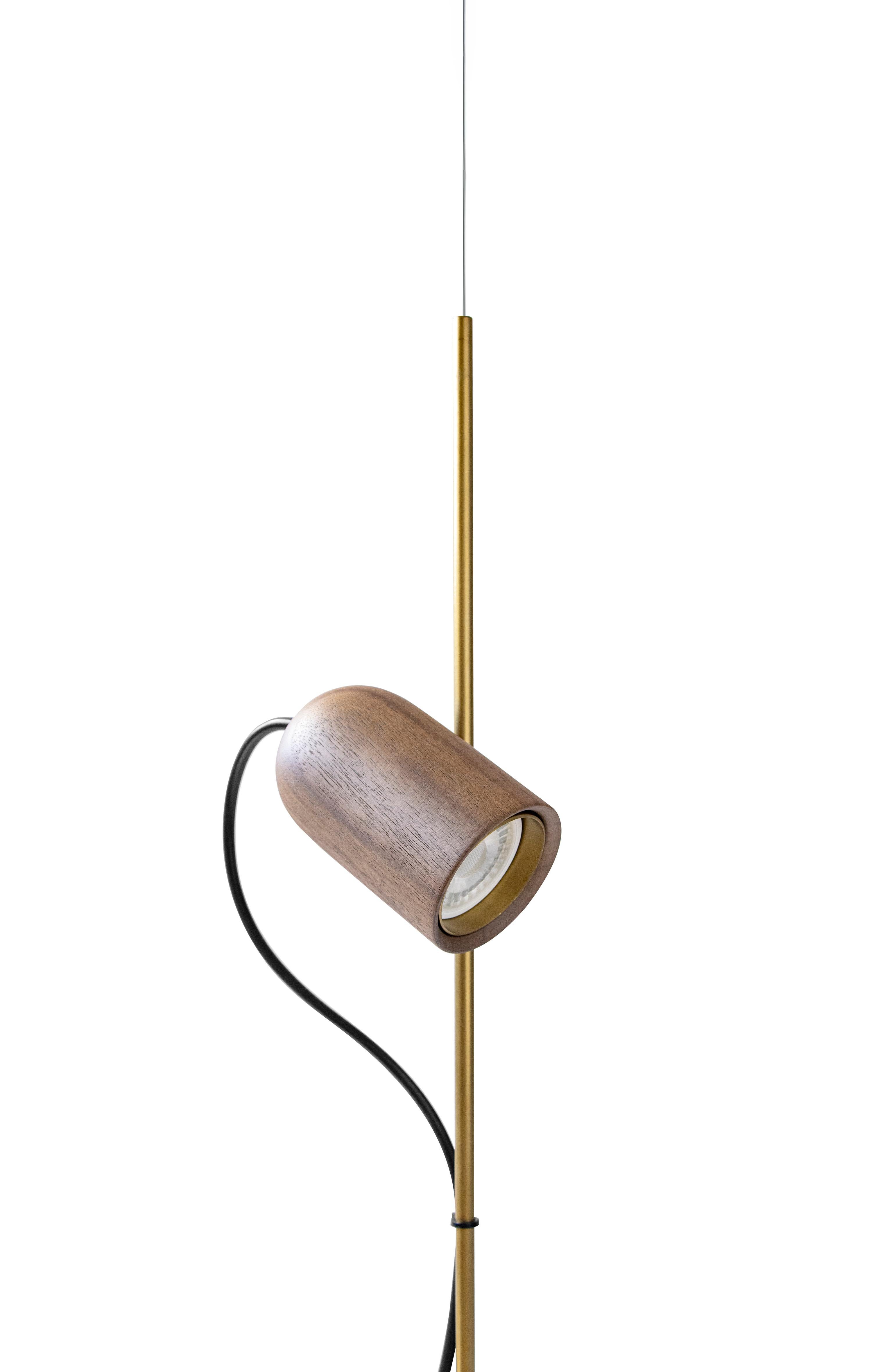 Suspended in the air, its originality lies in natural walnut wood details.
Onfa has a pendant version where the product runs up and down the wall thanks to a steel cable, providing continuity to the design.
Useful as a reading lamp both in the