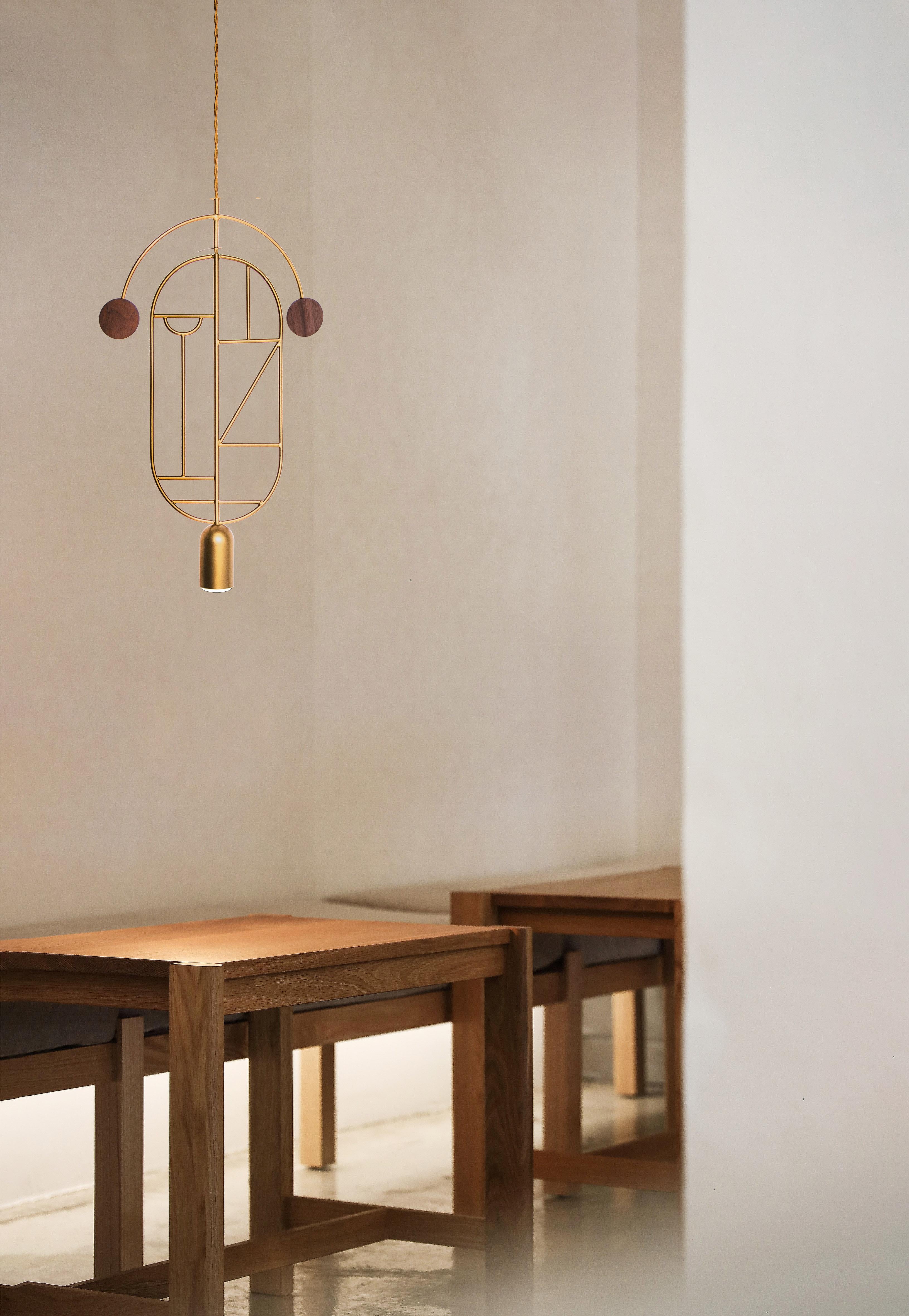 Delicate and soft design where the metal draws an elegant body combined with the warmth of the natural walnut details. A design that dresses a cozy ambient light.

The combination of metallic body with natural walnut or colored stained details,
