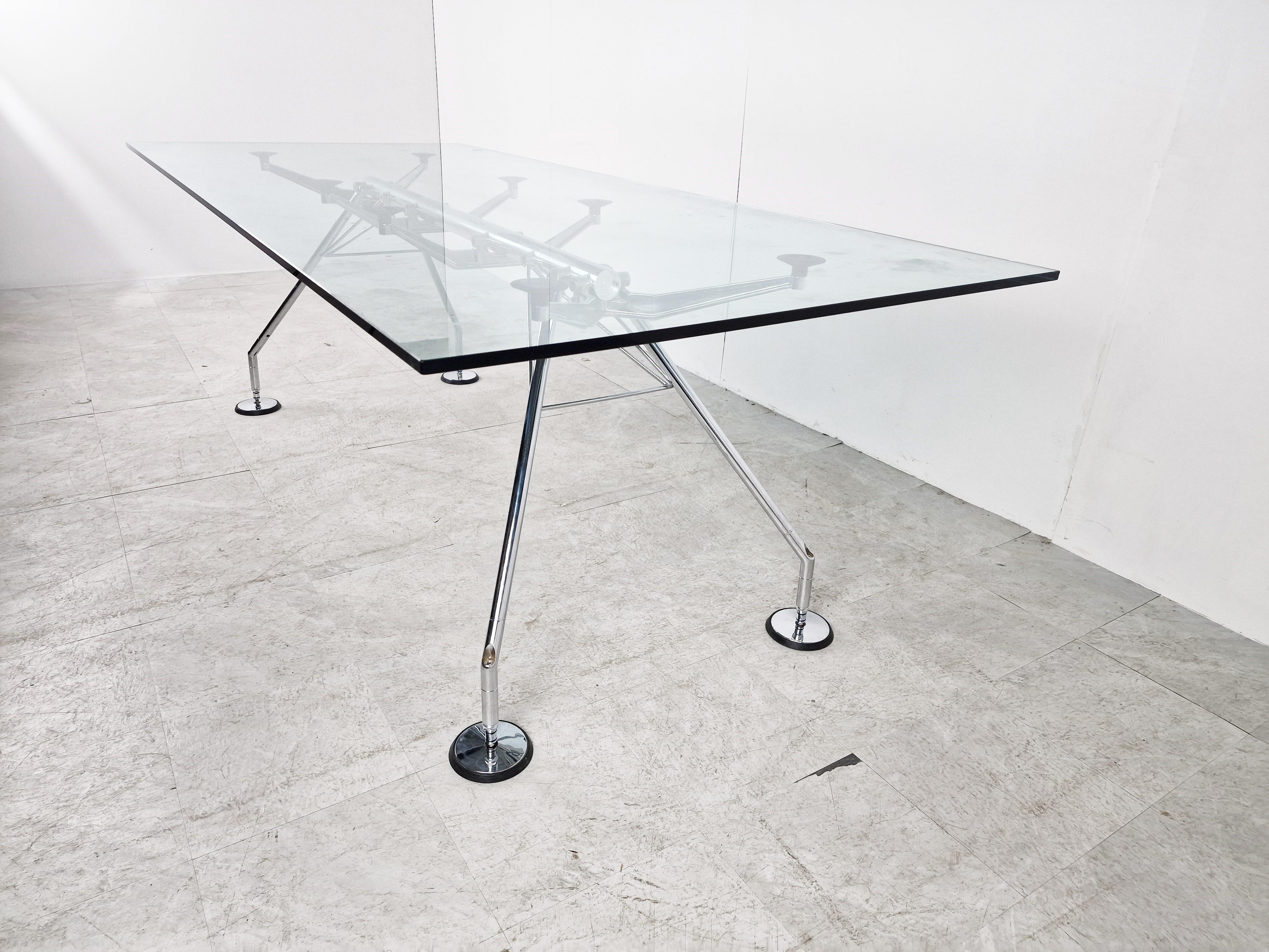 Nomos Dining Table by Norman Foster for Tecno, 1990s In Good Condition In Leuven, Vlaams Gewest