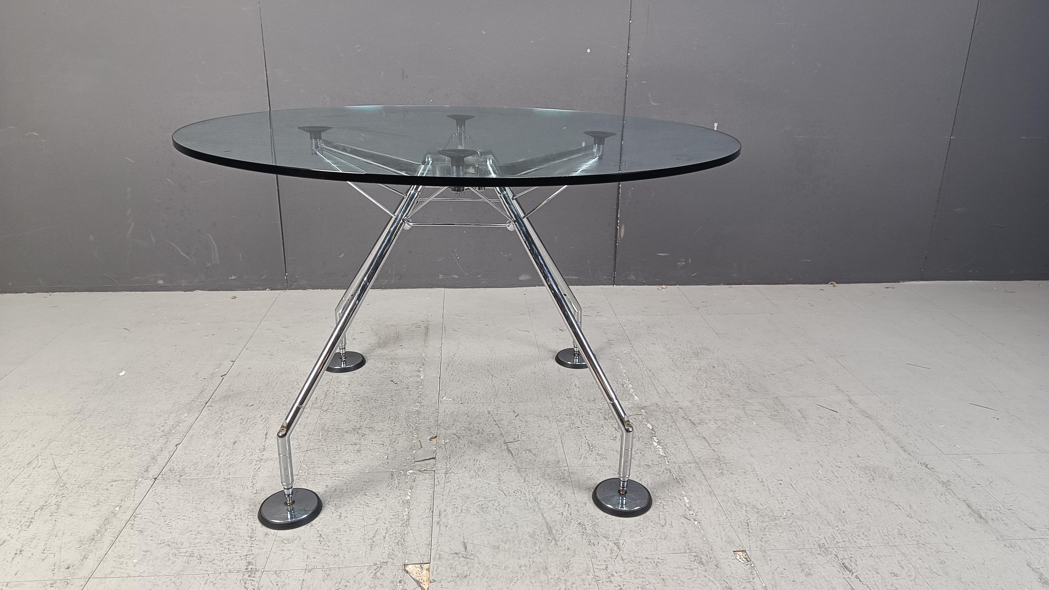 Nomos Dining Table by Norman Foster for Tecno, 1990s In Good Condition In Leuven, Vlaams Gewest
