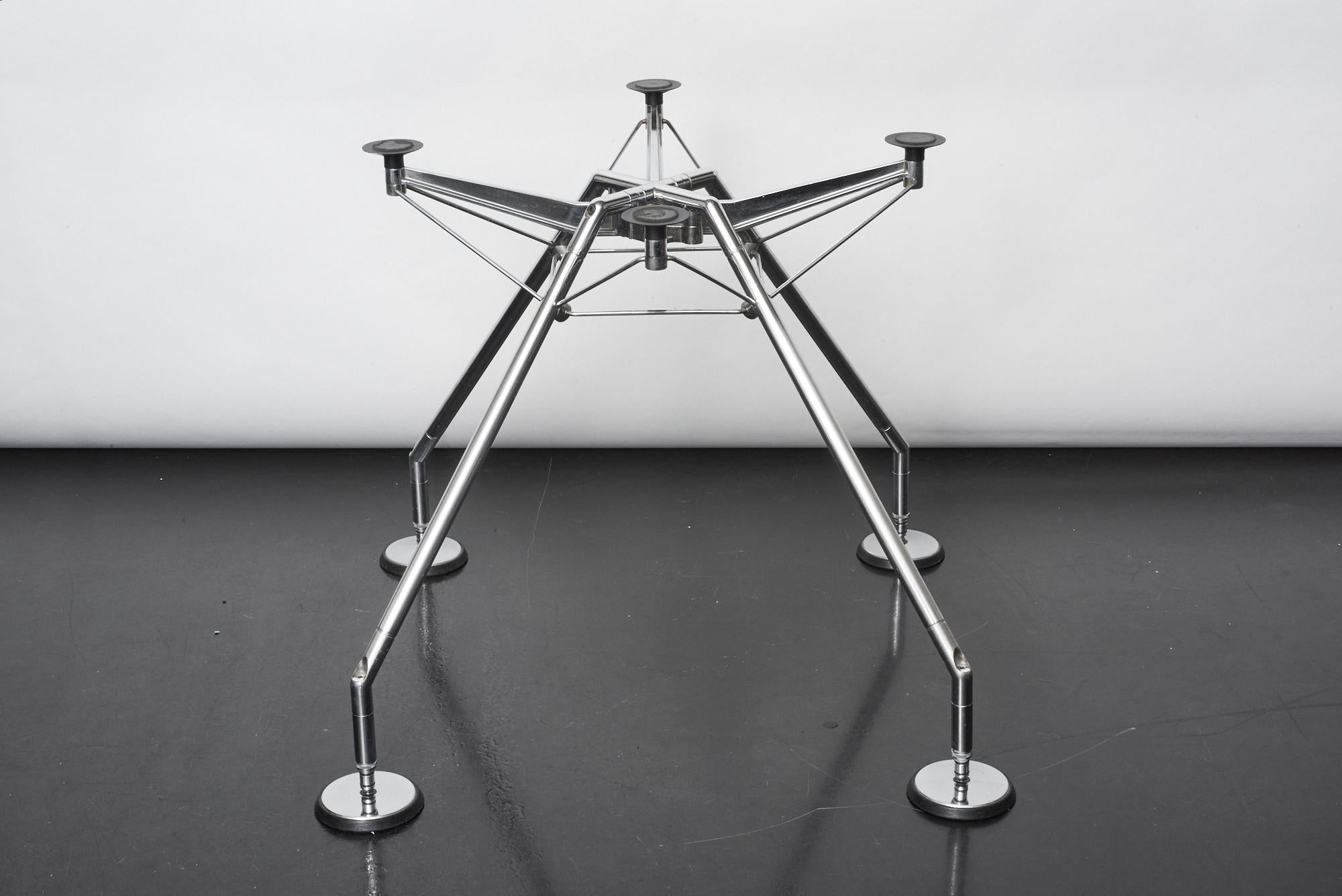 Late 20th Century Nomos table by Norman Foster by Tecno