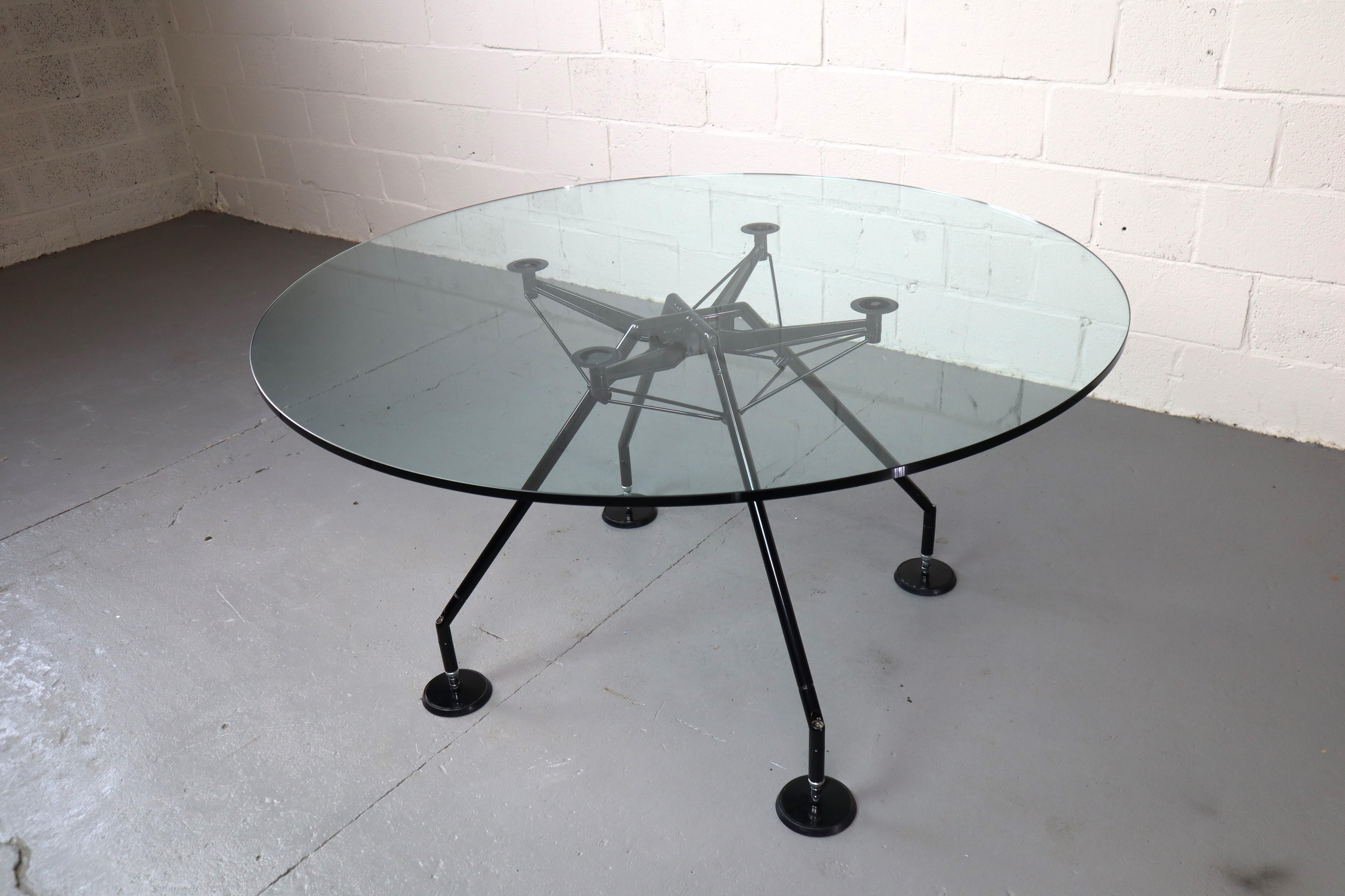 Nomos table by Sir Norman Foster for Tecno, 1987 In Good Condition For Sale In Langemark-Poelkapelle, BE