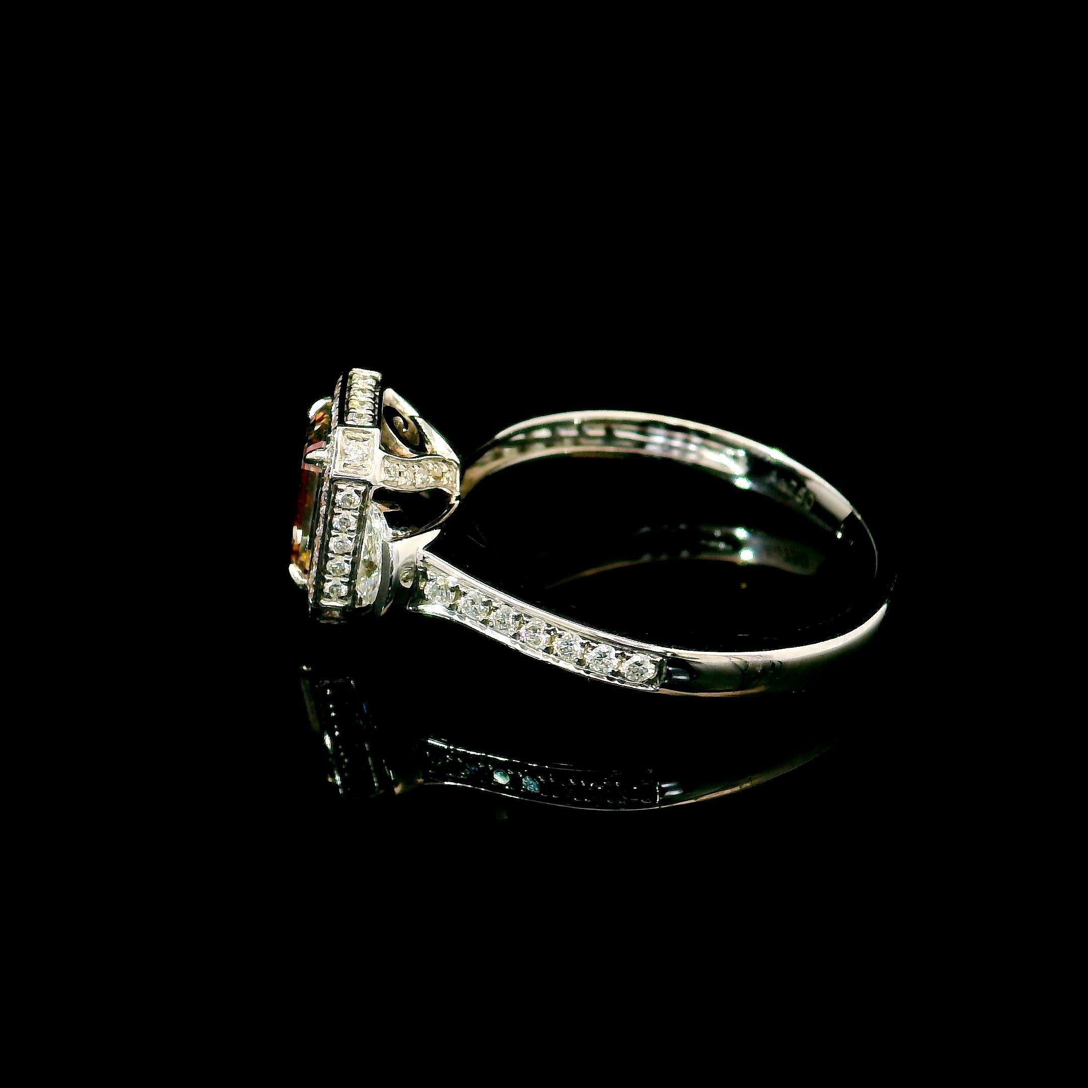 1.04 Carat Fancy Brownish Pink VS2 Clarity Diamond For Sale 1