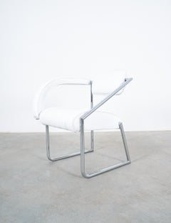 Chaise Non Conformist d'Eileen Gray:: conçue en 1926:: cuir blanc chromé