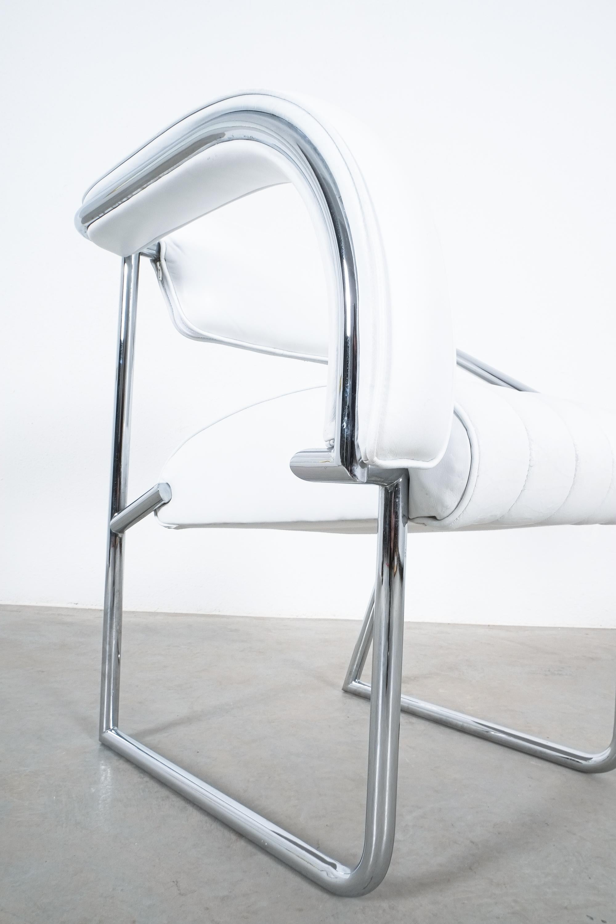 Non Conformist Chair by Eileen Gray, Designed 1926, Chrome White Leather In Good Condition In Vienna, AT