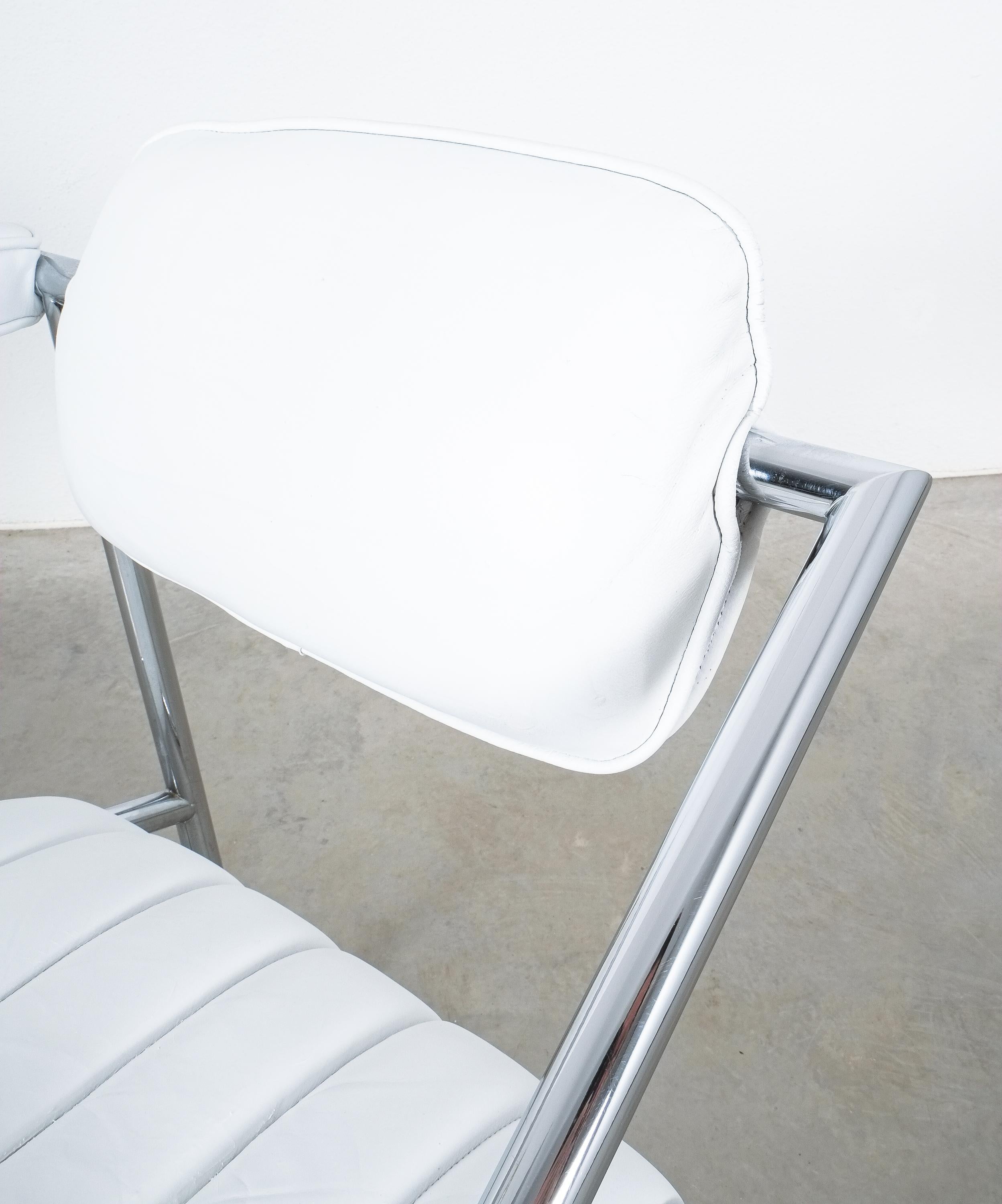 Stainless Steel Non Conformist Chair by Eileen Gray, Designed 1926, Chrome White Leather