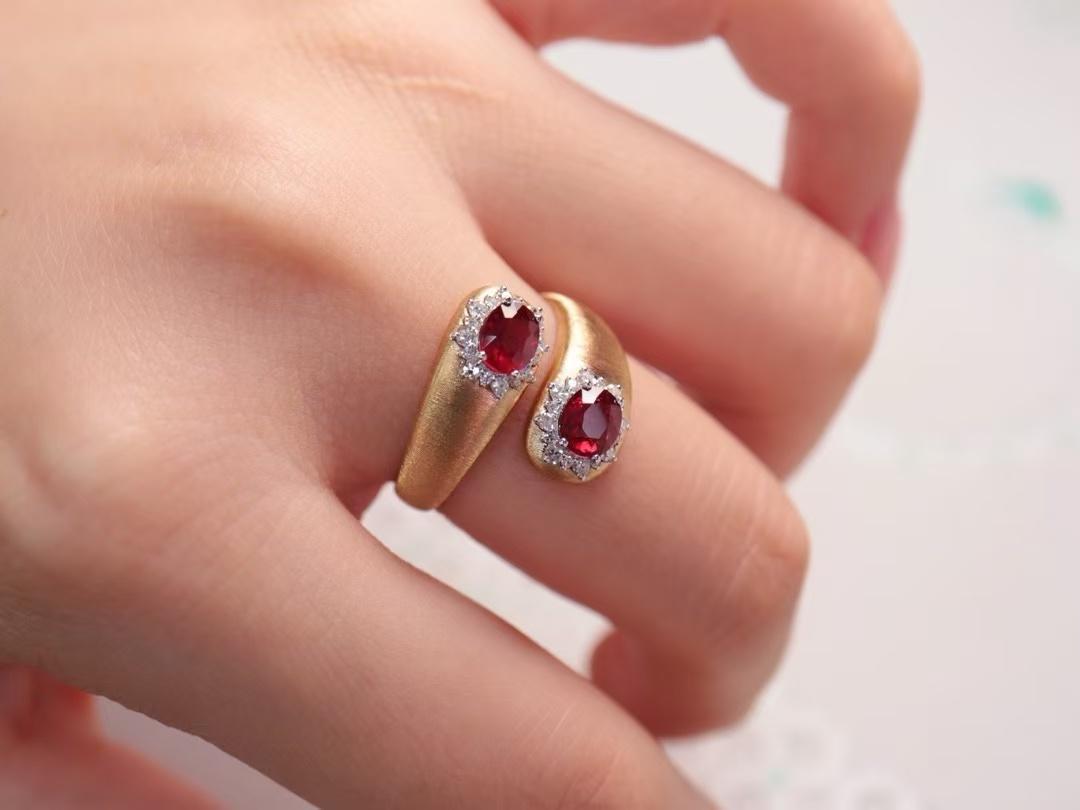 Women's or Men's 1.18 Carat Non-Heated Ruby Diamond Gold Ring
