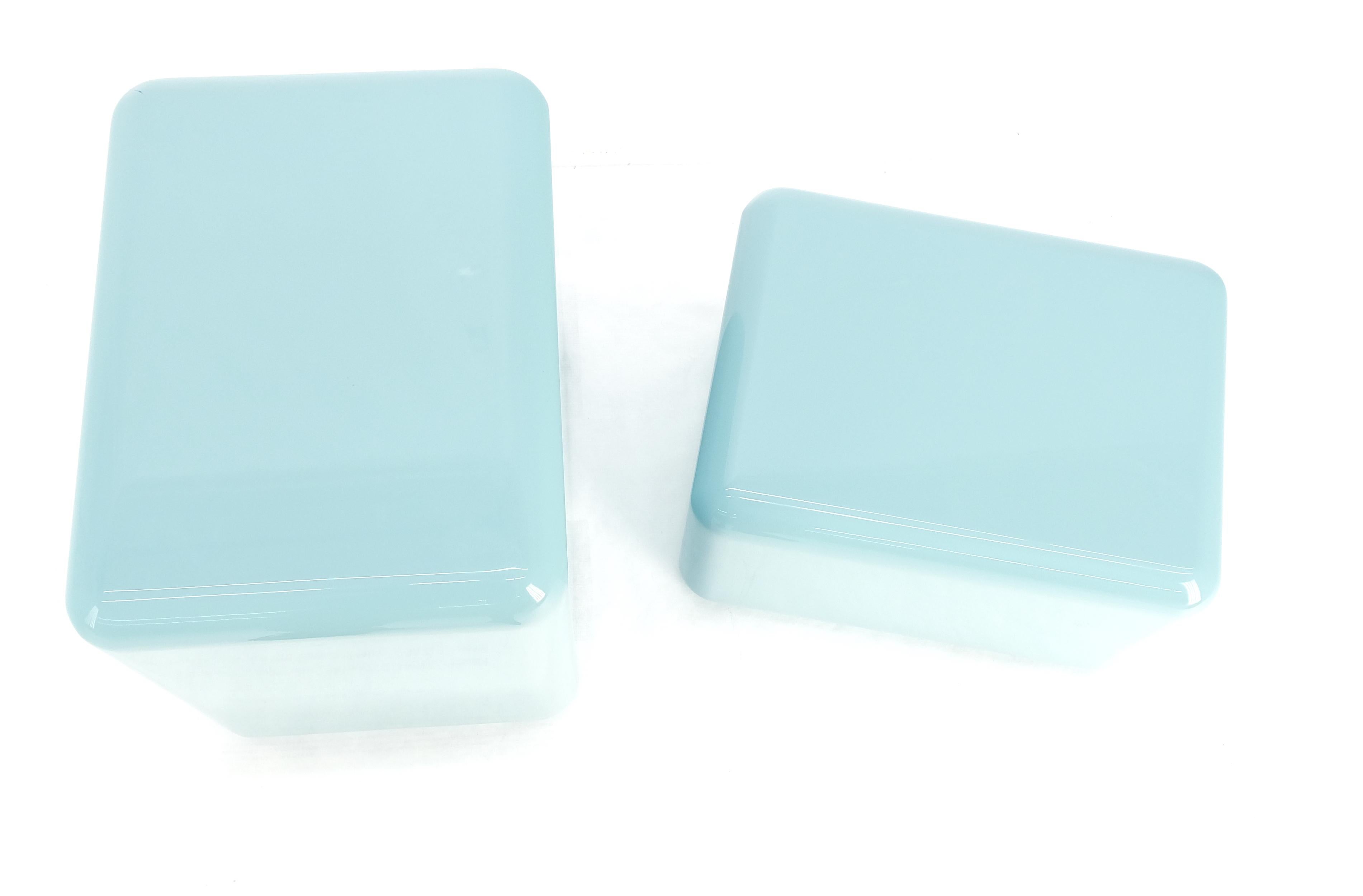 Non Matching Pair Rounded Edges and Corners Thick Enamel Finish Side End Tables For Sale 5
