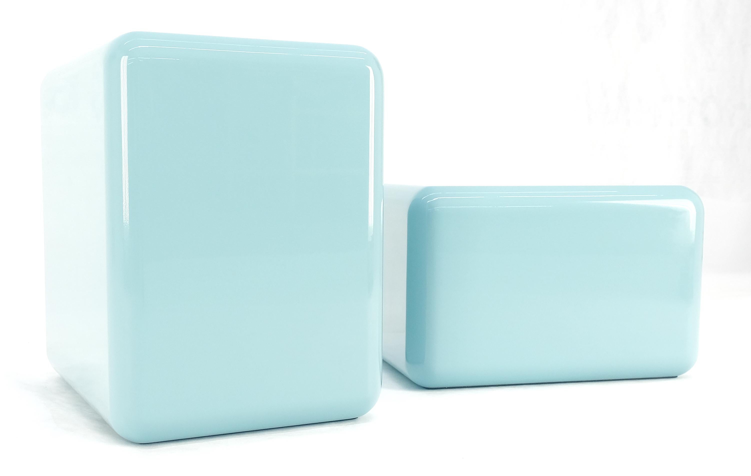 Non Matching Pair Rounded Edges and Corners Thick Enamel Finish Side End Tables For Sale 3