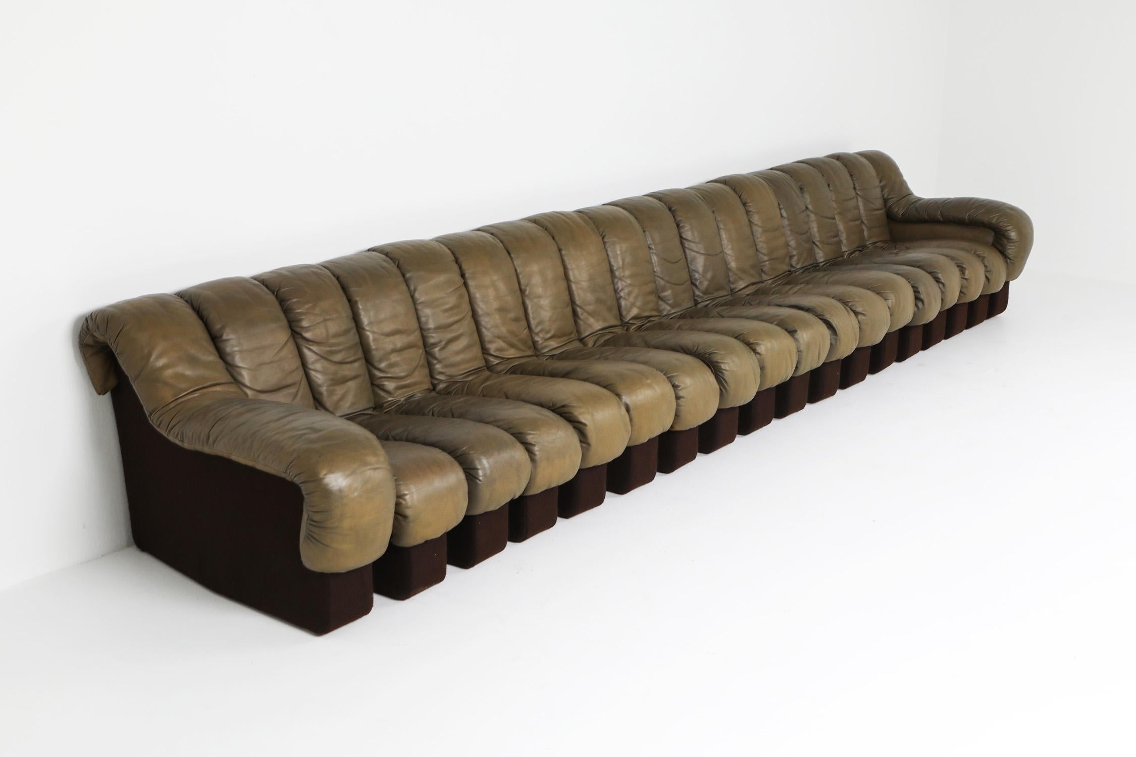 De Sede ‘Snake’ DS-600, in original green colored leather, Switzerland, 1972.
De Sede 'Non Stop' sectional sofa containing twenty pieces in green leather, of which 18 centre pieces and two higher armrests.
Any number of pieces can be zipped