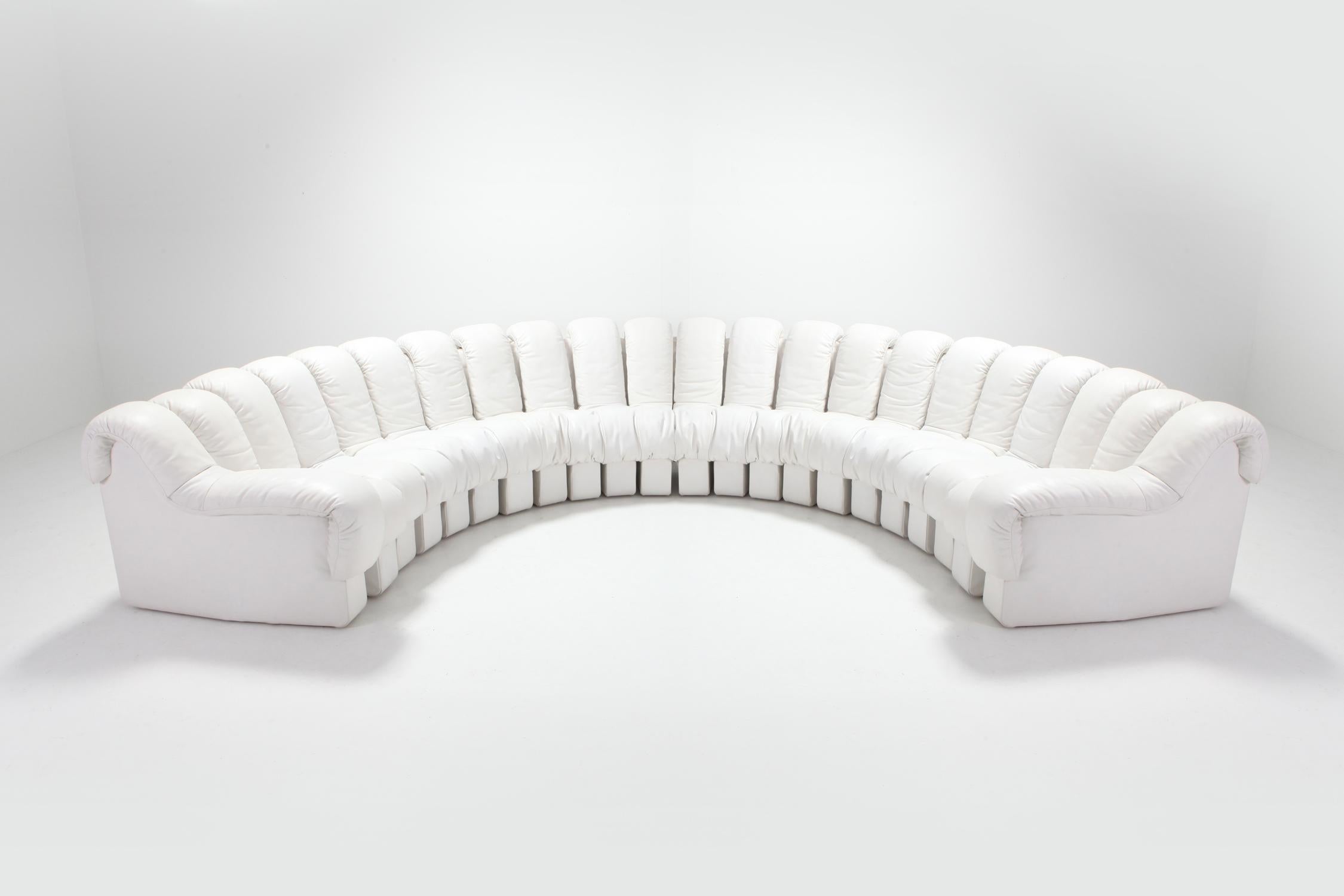 De Sede created this gorgeous non stop 'Snake' couch in the 1970s.
Designer Ueli Berger, E. Peduzzi-Riva, Heinz Ulrich & Klaus Vogt
Named after a mythical alpine creature, the Tatzelwurm.
Consisting of 22 elements in ivory white top quality