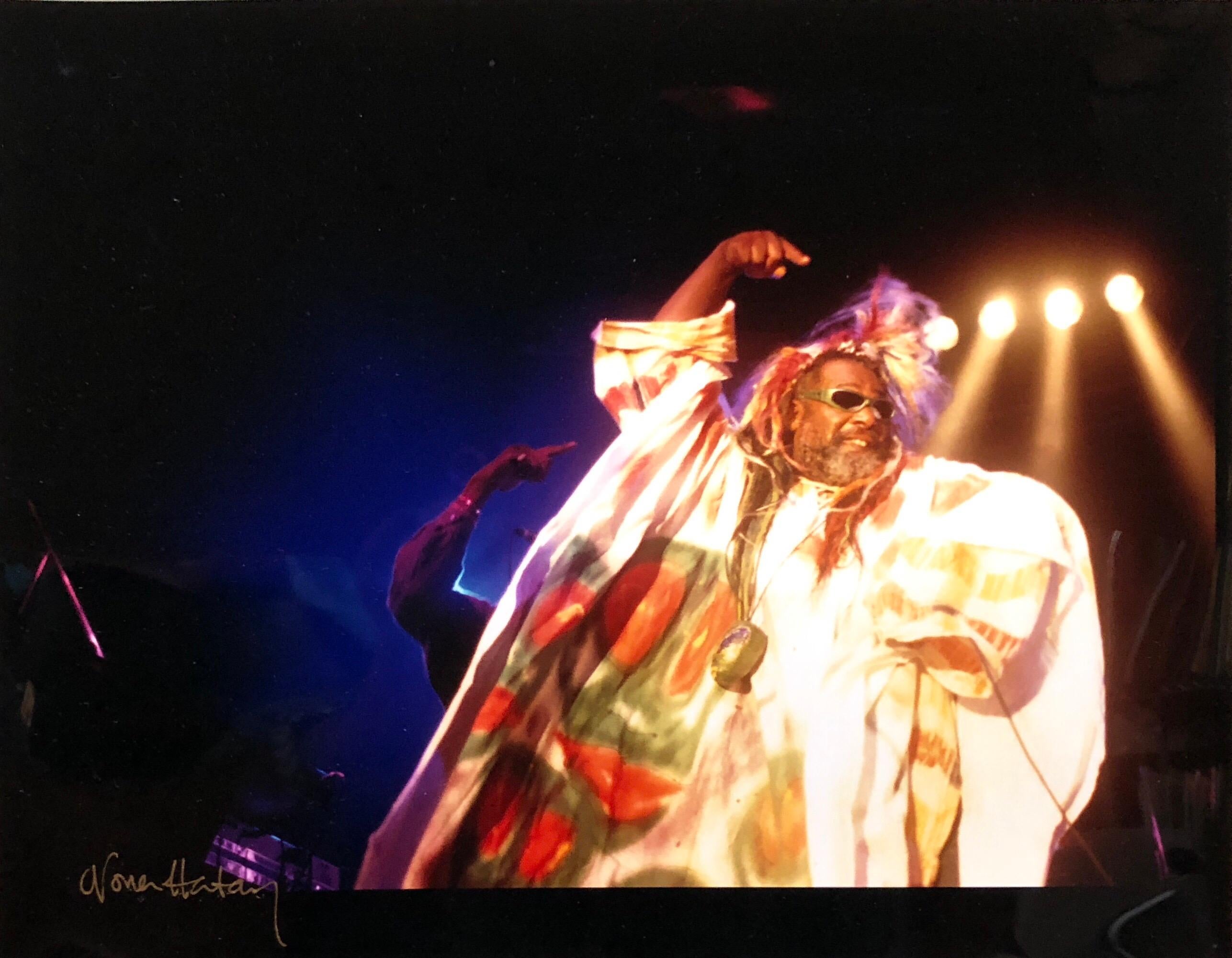 Color Photograph Nona Hatay - Photo couleur Rock & Roll signée à la main Woodstock Music Festival African American 