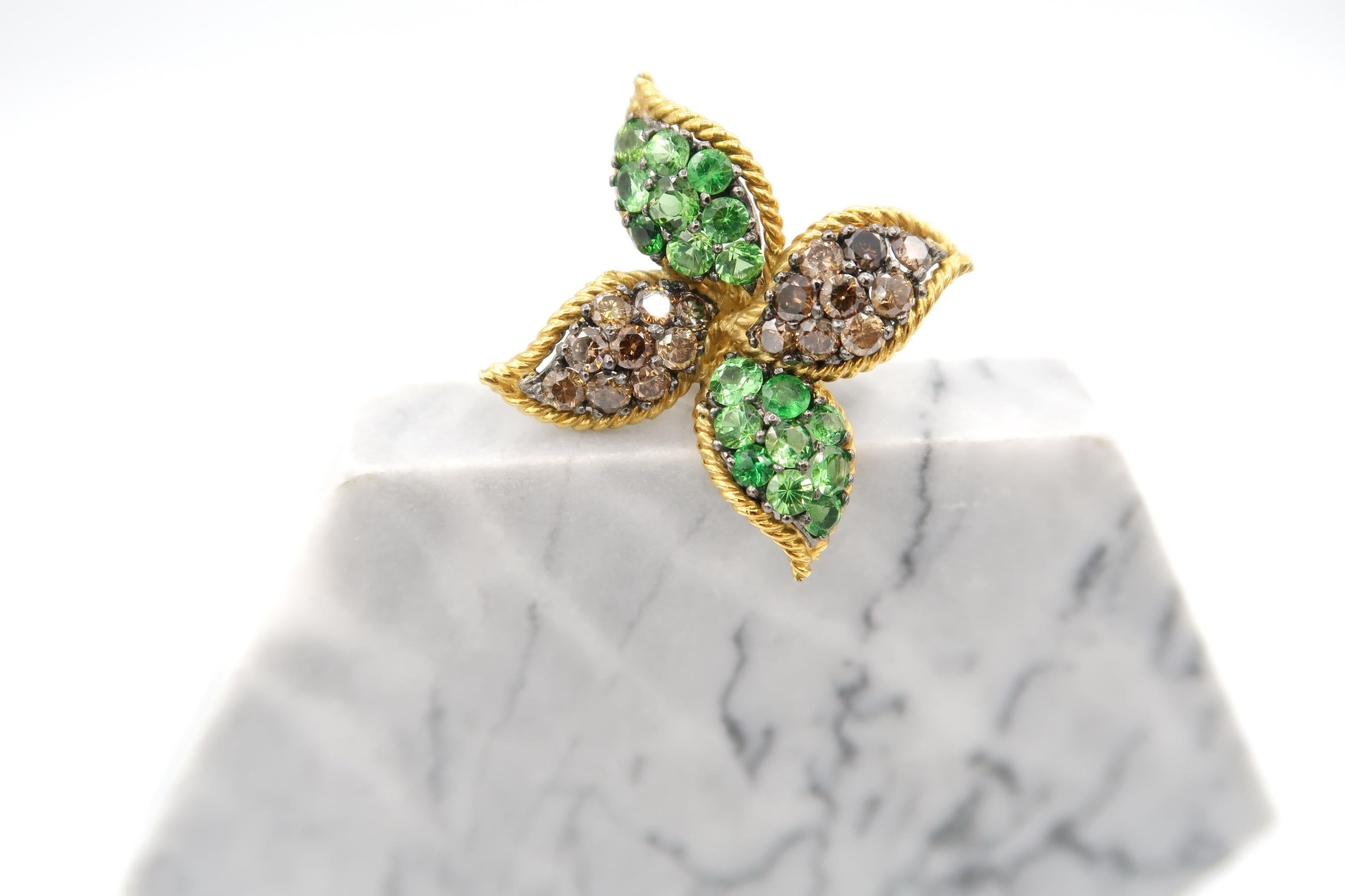 Nonpierced Tsavorite Brown Champagne Diamond Single Windmill 18k Gold Earring In New Condition For Sale In Bangkok, TH
