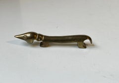 Abrebotellas de latón para perro salchicha "Noodle" de Bosse Vienna Austria, años 50