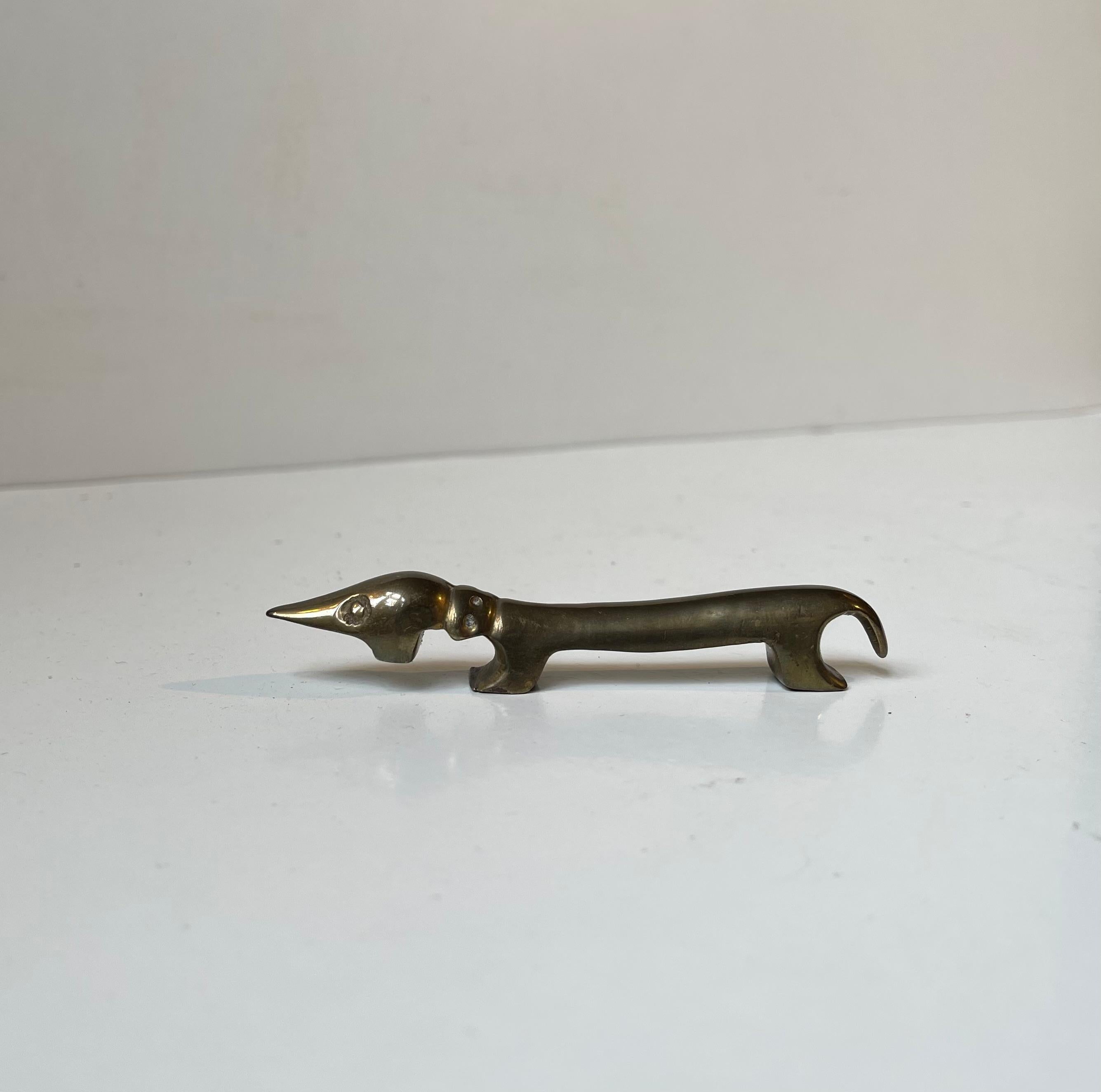 Mid-Century Modern Ouvre-bouteille en laiton pour chien 