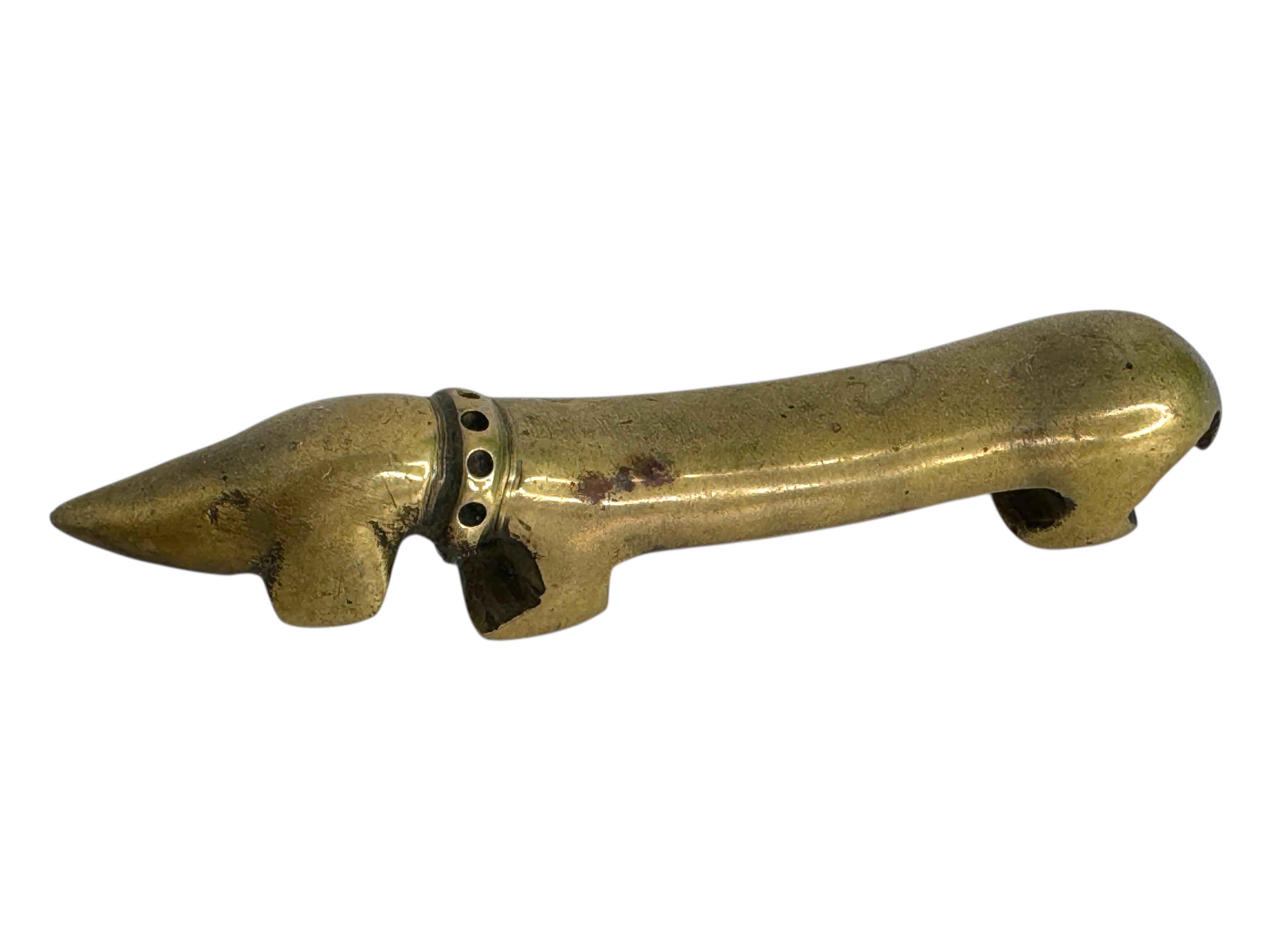 „Noodle“ Dachshund-Hundeflaschenöffner Bosse Wien, Österreich, 1950er Jahre (Mitte des 20. Jahrhunderts) im Angebot